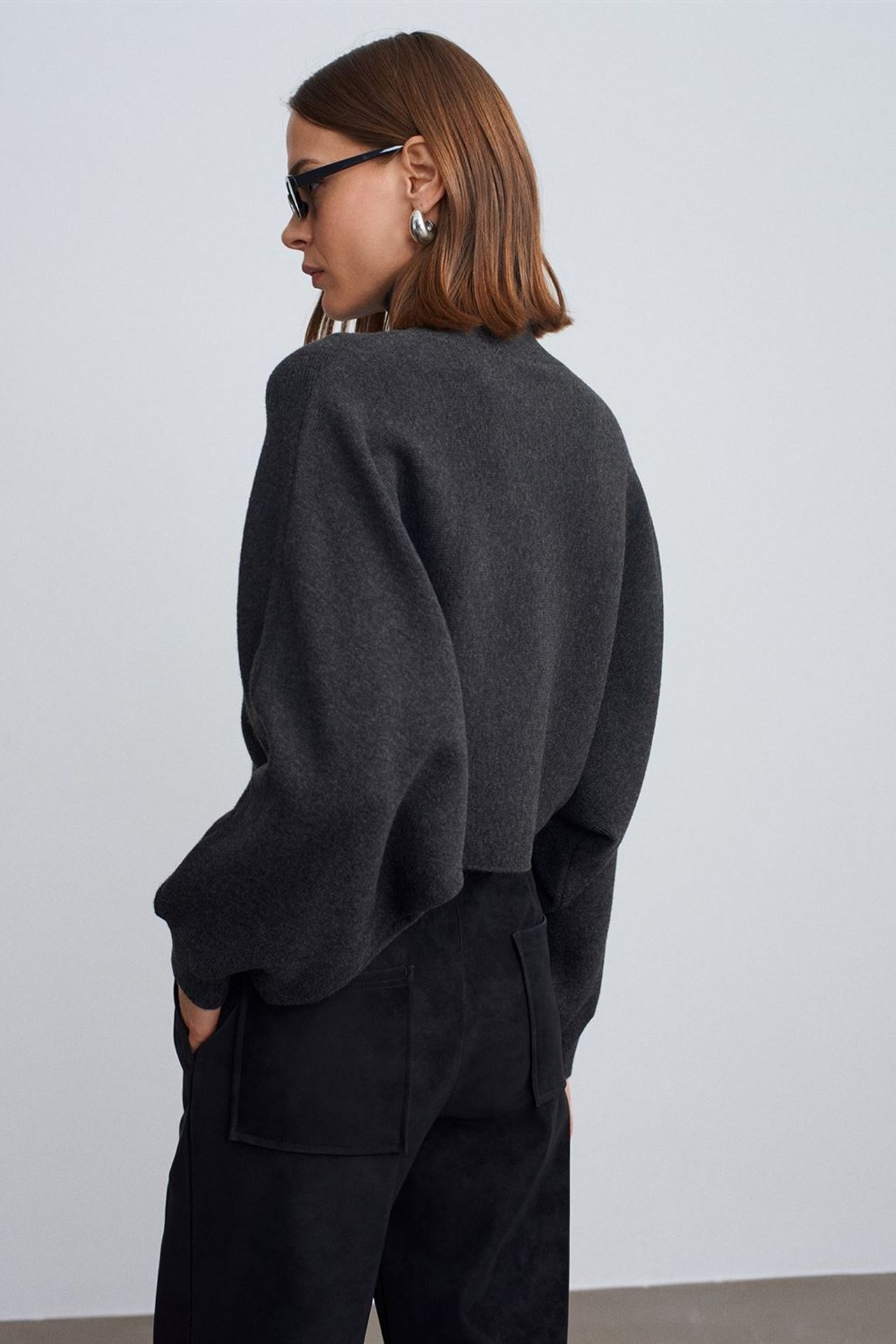 DILVIN Women's Oversized Cropped Turtleneck Sweater 2