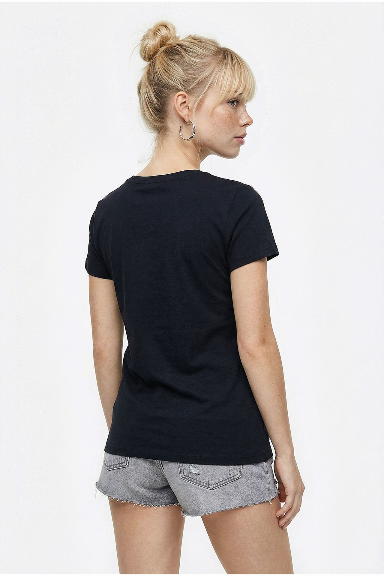 LUCCI Embroidered U Collar Basic T-Shirt 4