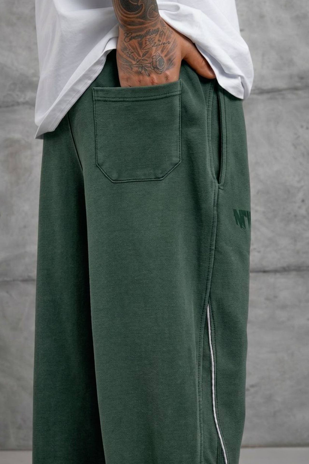 NOMARC Bol Geniş Paça Yazı Baskılı Jogger Pantolon 4