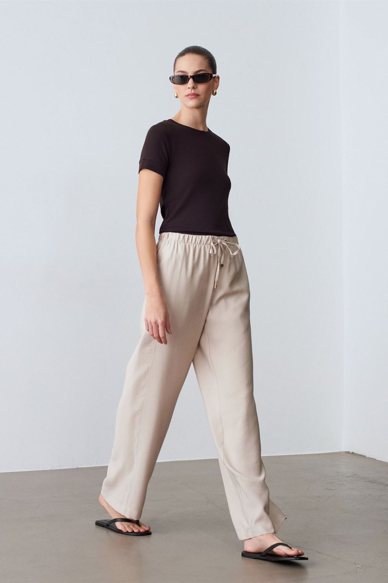 DILVIN Wide-Leg Trousers With Elastic Drawstring Waist 4