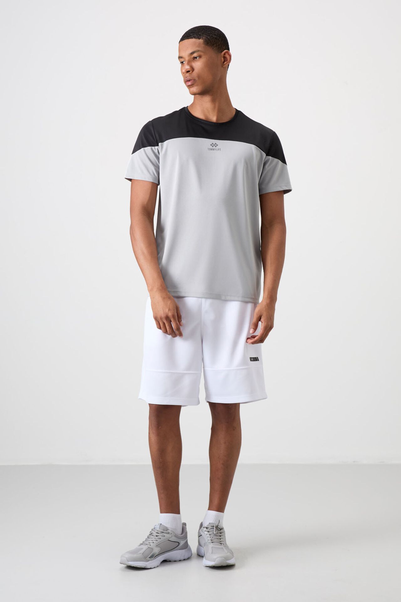 TOMMY Men's Colour-Blocked Crew Neck T-Shirt 2
