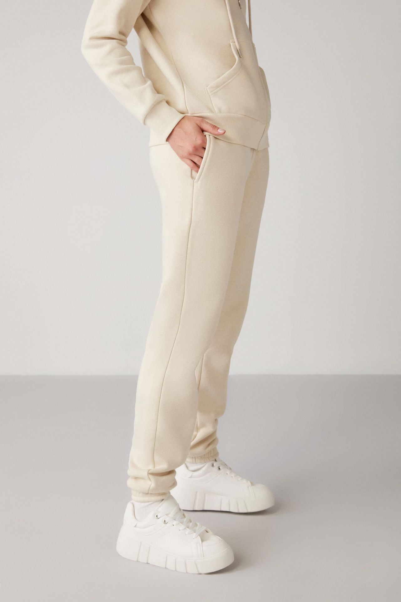 GRIMELANGE Elastic Waist Tapered Joggers 2