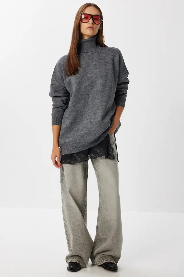 ISTANBUL Textured Oversized Turtleneck Sweater