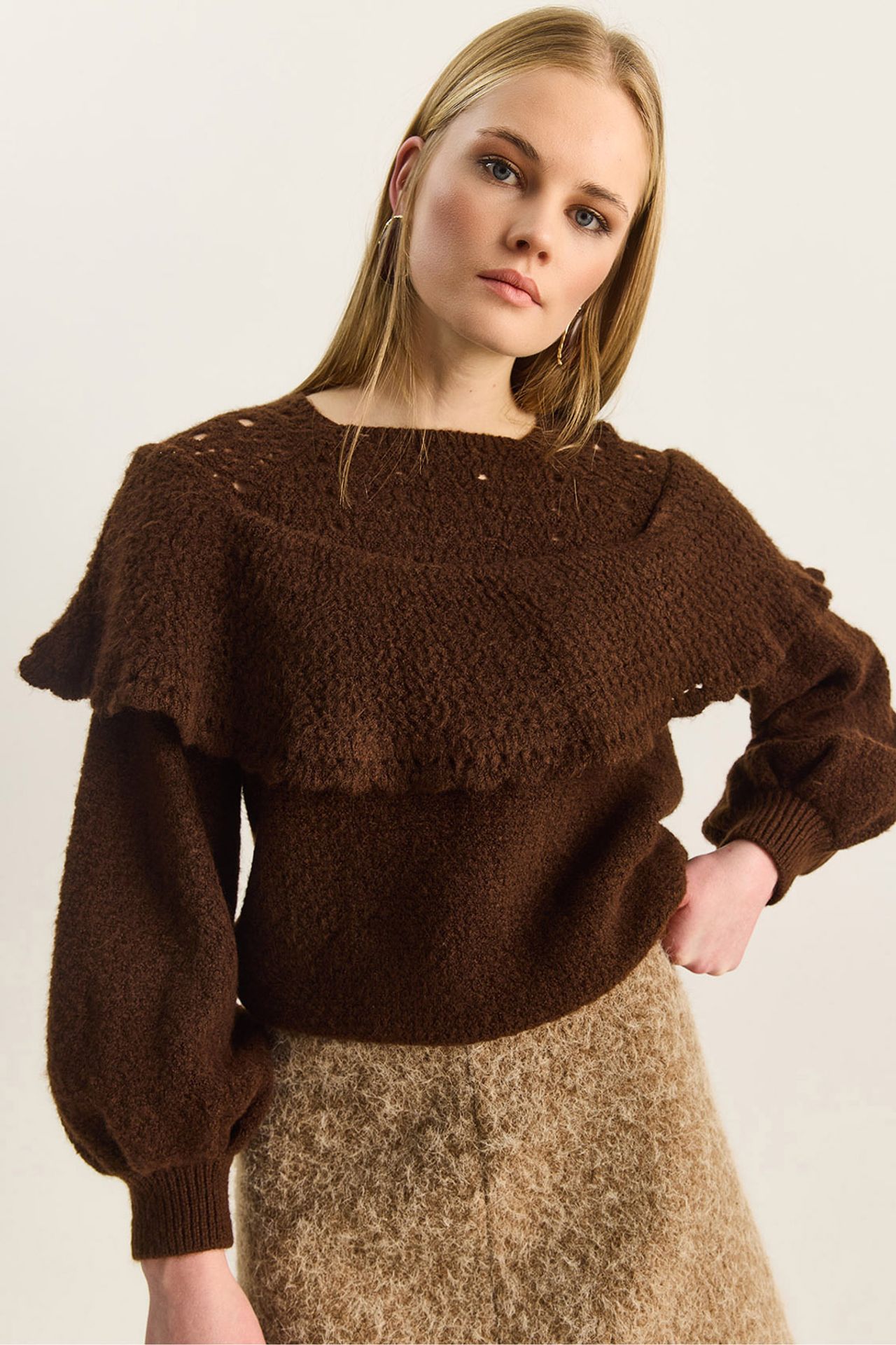LUCCI Ribbed Boat Neck Thick Sweater with Frilly Detail 1