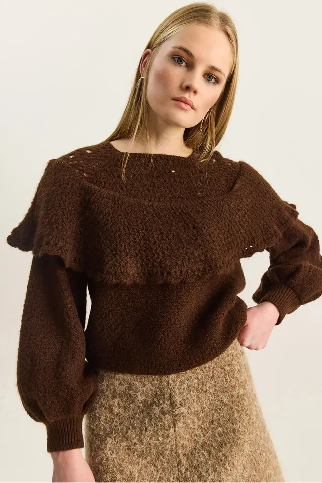 LUCCI Ribbed Boat Neck Thick Sweater with Frilly Detail