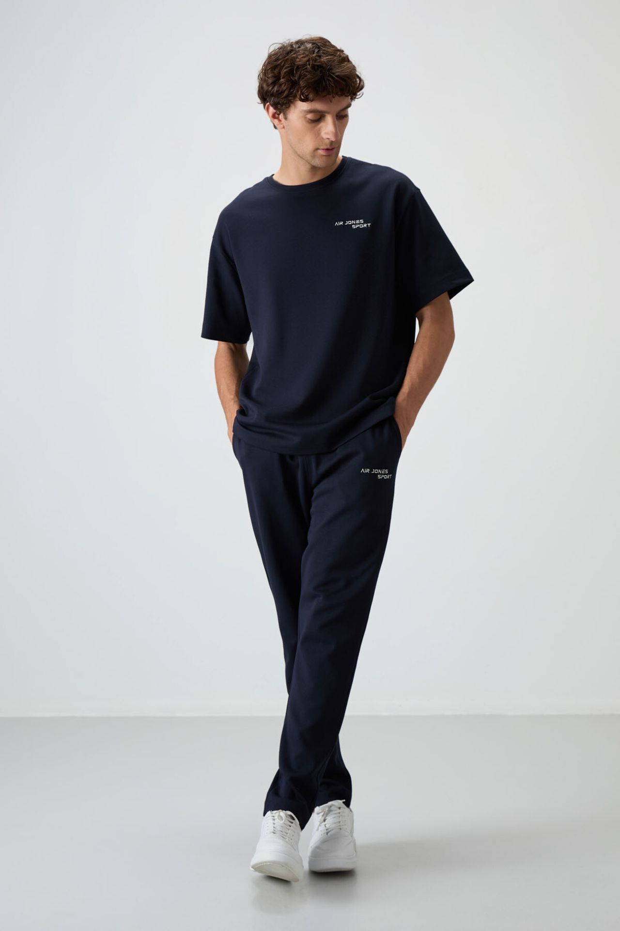TOMMY Men's Oversized Embroidered Active Set 4