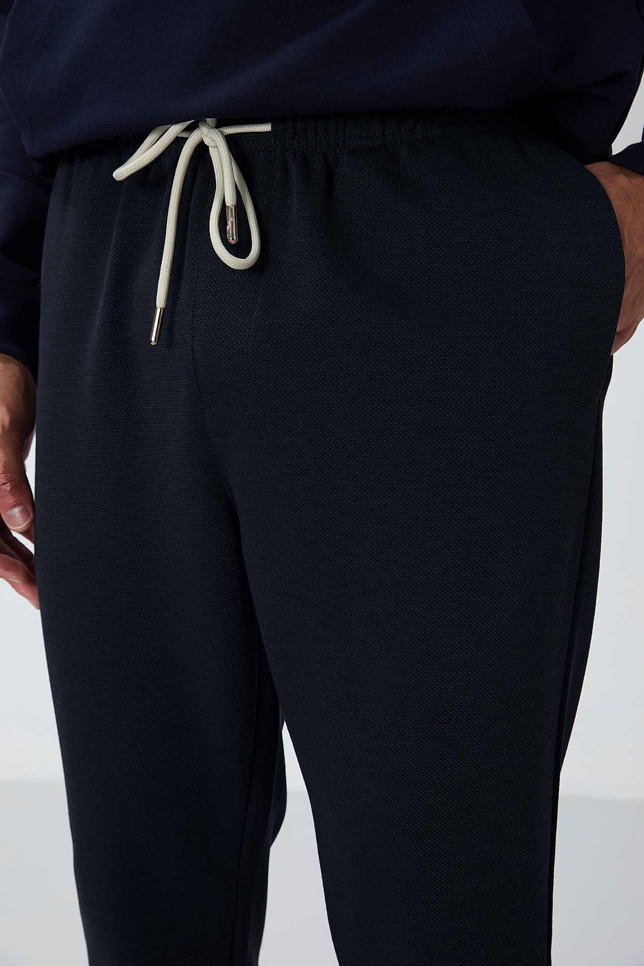 TOMMY Men's Elastic Waist Tapered Sweatpants 5