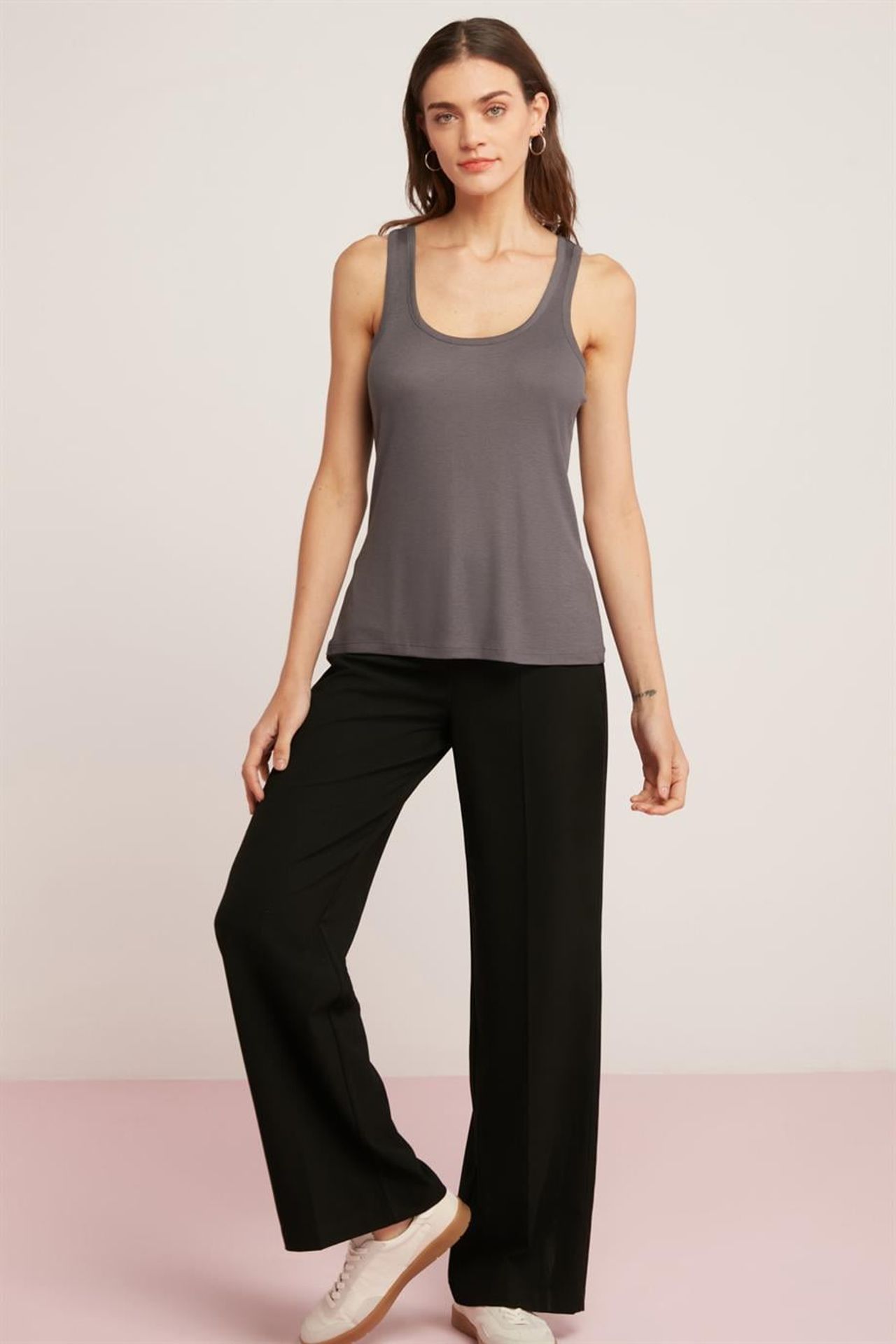 ETHIQUET Sleeveless Straight Cut Tank Top 2