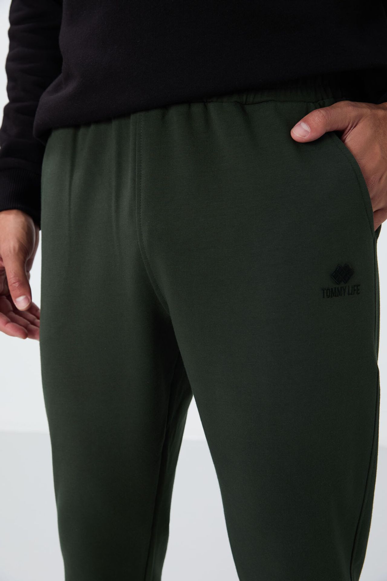 TOMMY Men's Solid Fleece Sweatpants 4