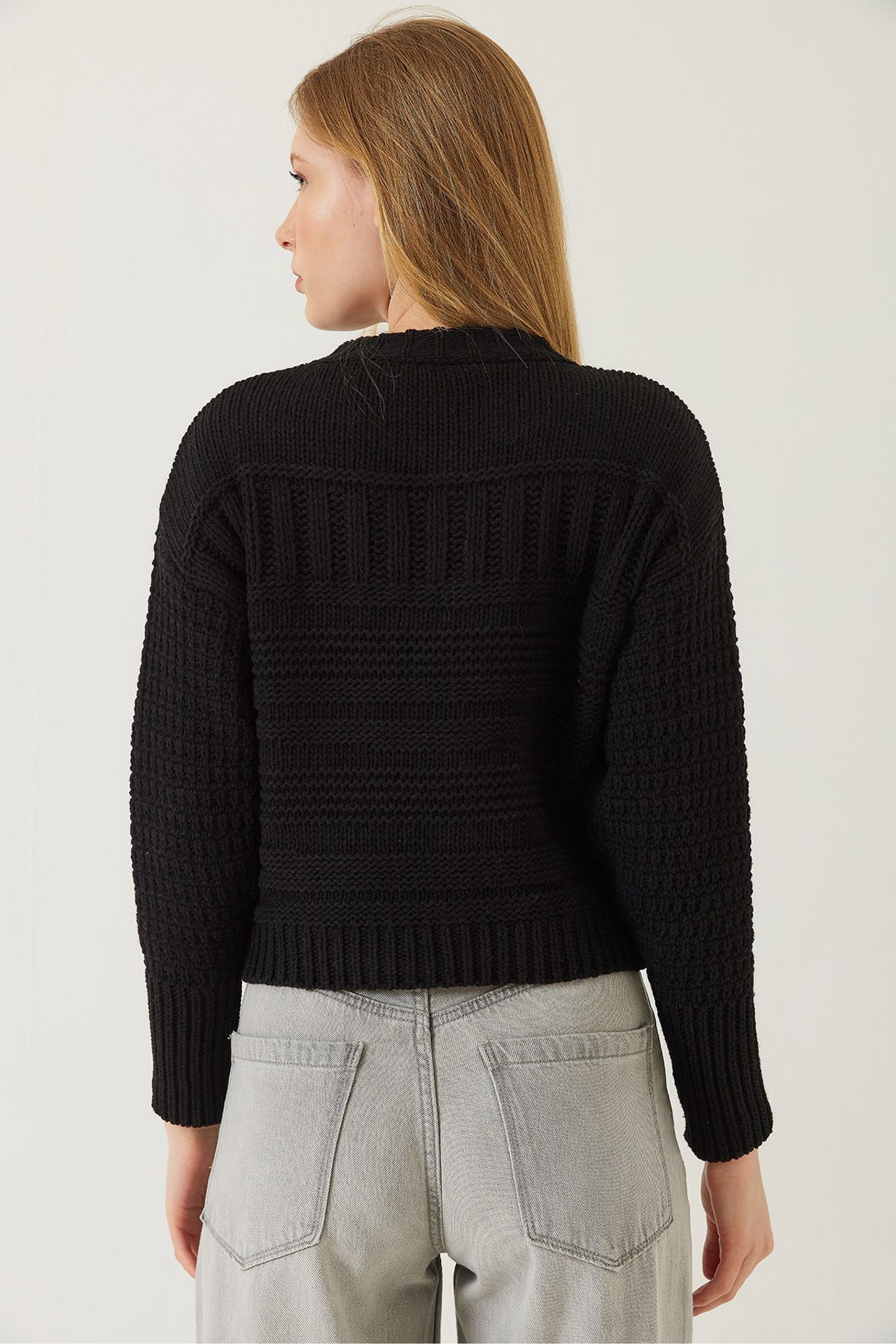 LUCCI Buttoned Cardigan with Crew Neck 6
