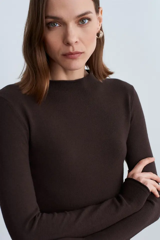 DILVIN Women's Slim-fit Ribbed Half-turtleneck Sweater