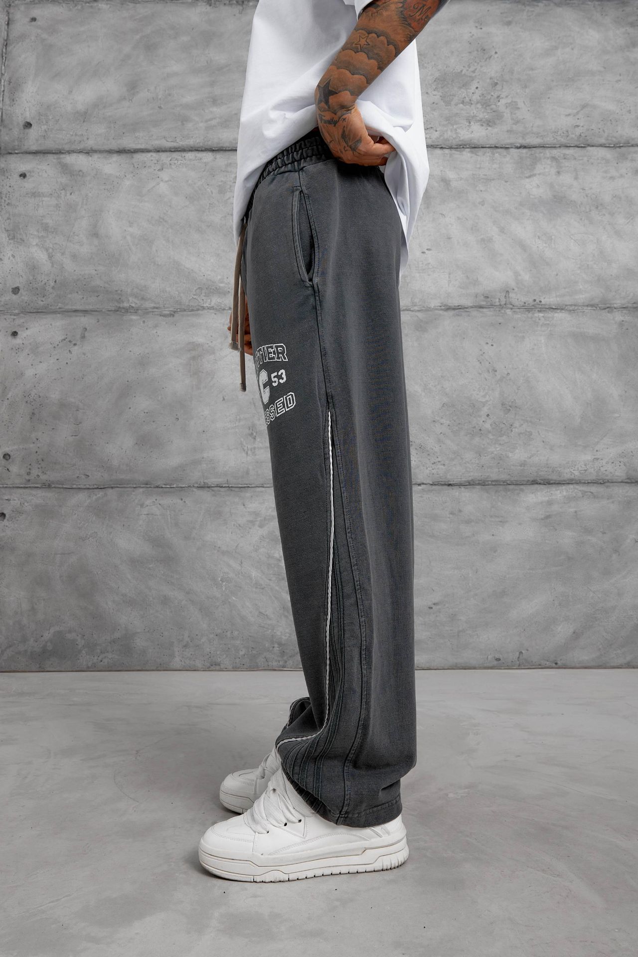 NOMARC Bol Geniş Paça Yazı Baskılı Jogger Pantolon 2
