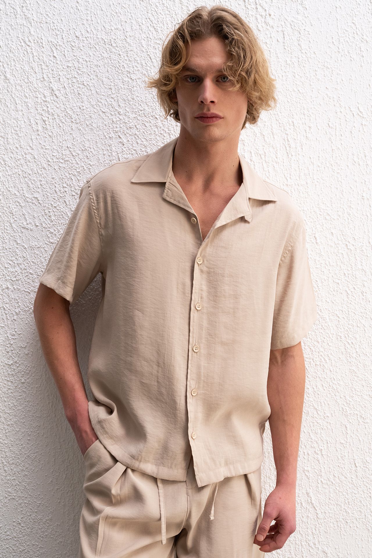 GIESTO Men's relaxed short sleeve woven shirt with tie detail 2