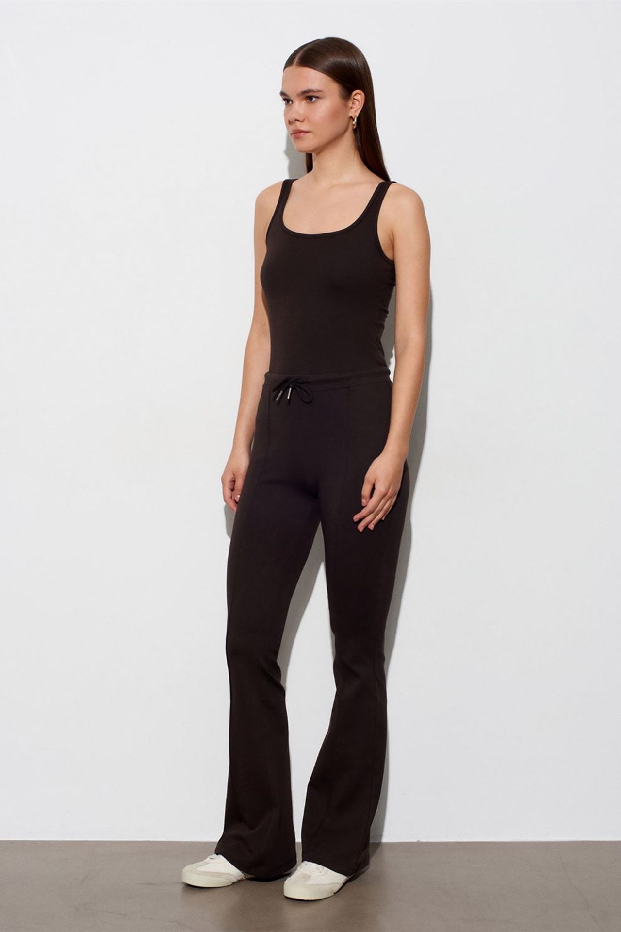DILVIN Mid-Waist Flare Jersey Pants With Drawstring 4