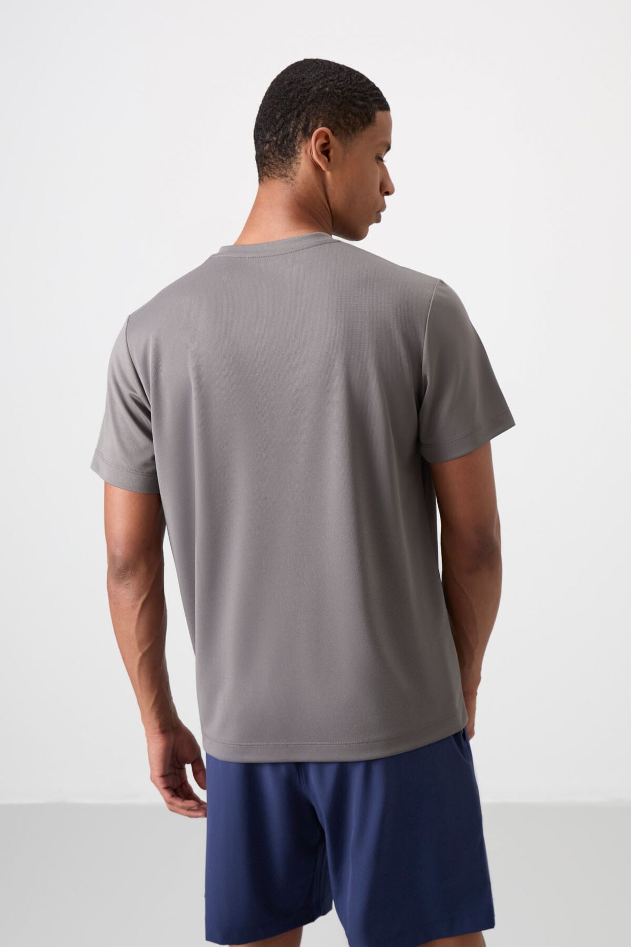 TOMMY Men's Logo Print Crew Neck T-Shirt 5