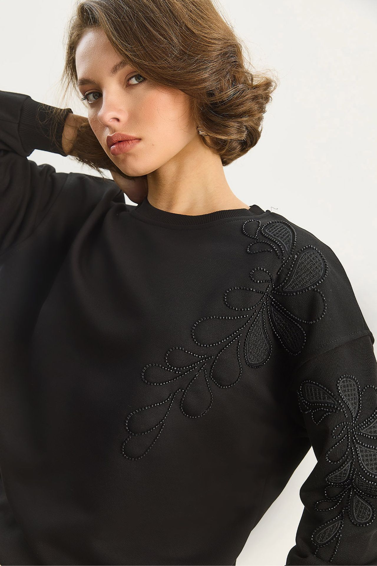 LUCCI Embroidered Crew Neck Long Sleeve Sweatshirt 1