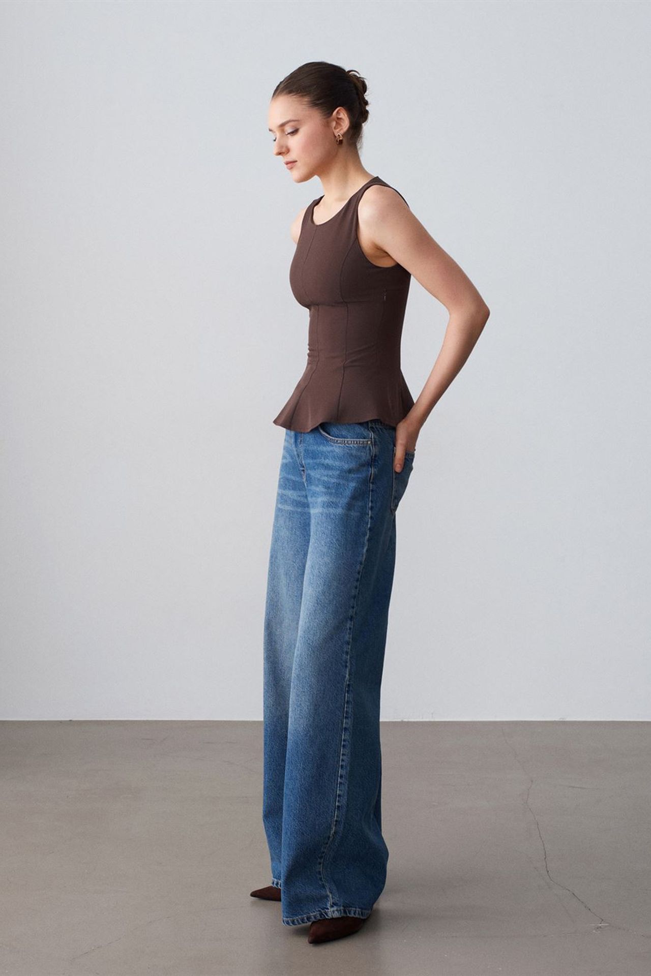 DILVIN Fitted Sleeveless Crepe Peplum Blouse 4
