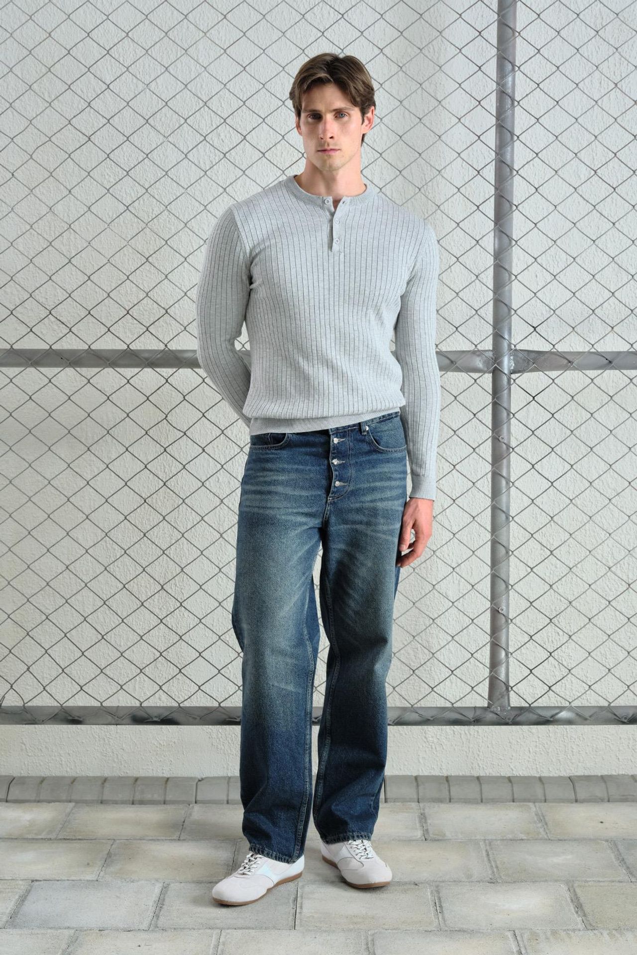 GIESTO Slim Fit Crew Neck T-Shirt with Button Detail 1