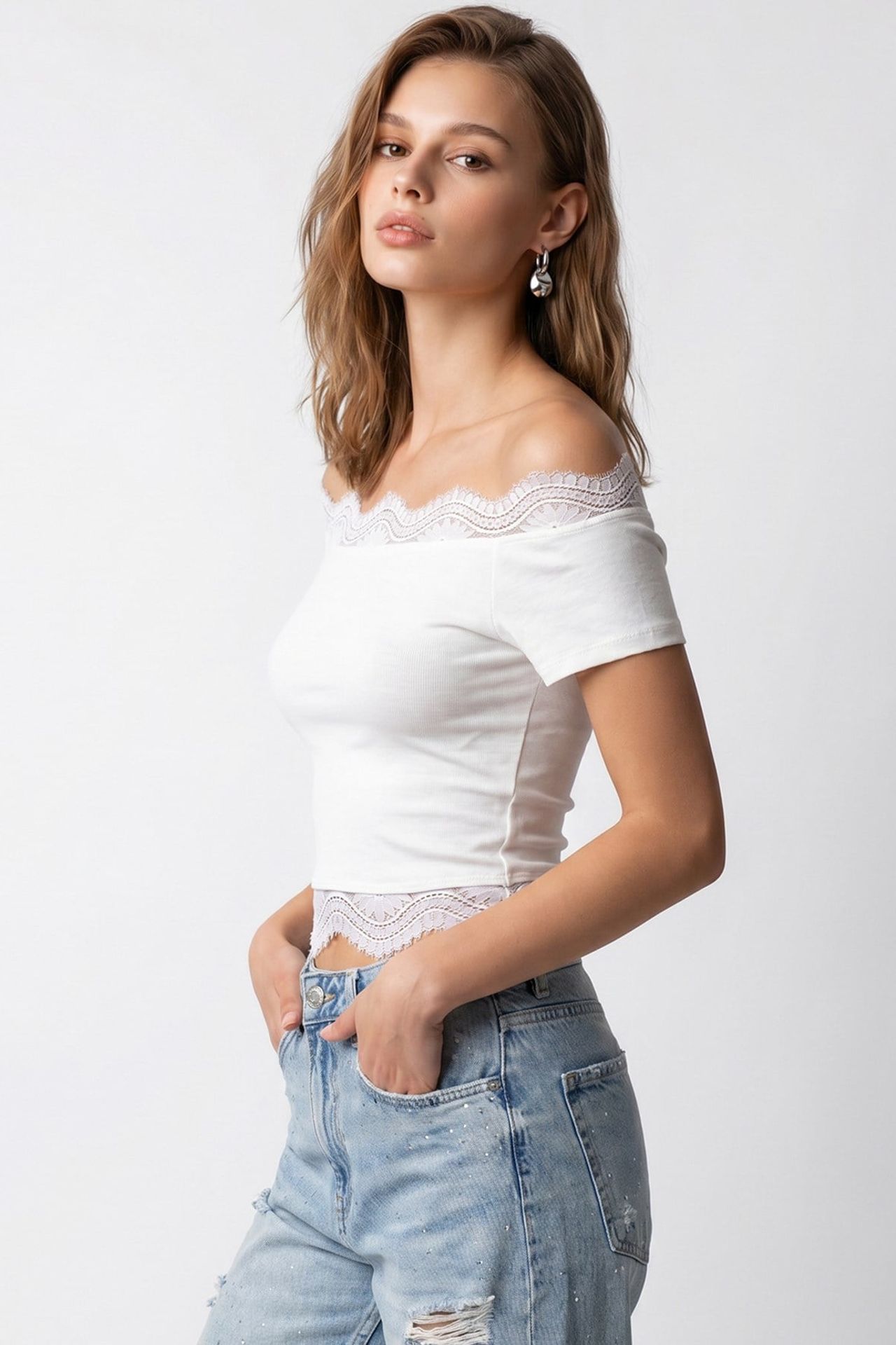 MIXRAY Embroidered Slim-fit Boat Neck Crop Top 4