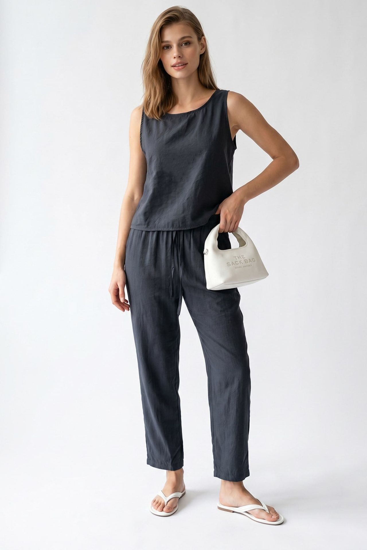 MIXRAY Sleeveless Crepe Jumpsuit