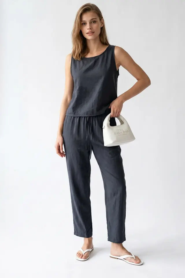 MIXRAY Sleeveless Crepe Jumpsuit