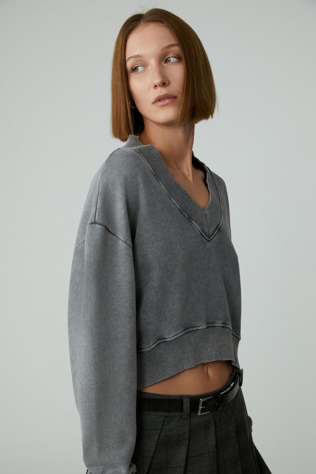 GRIMELANGE Oversized V-Neck Crop Sweatshirt 3