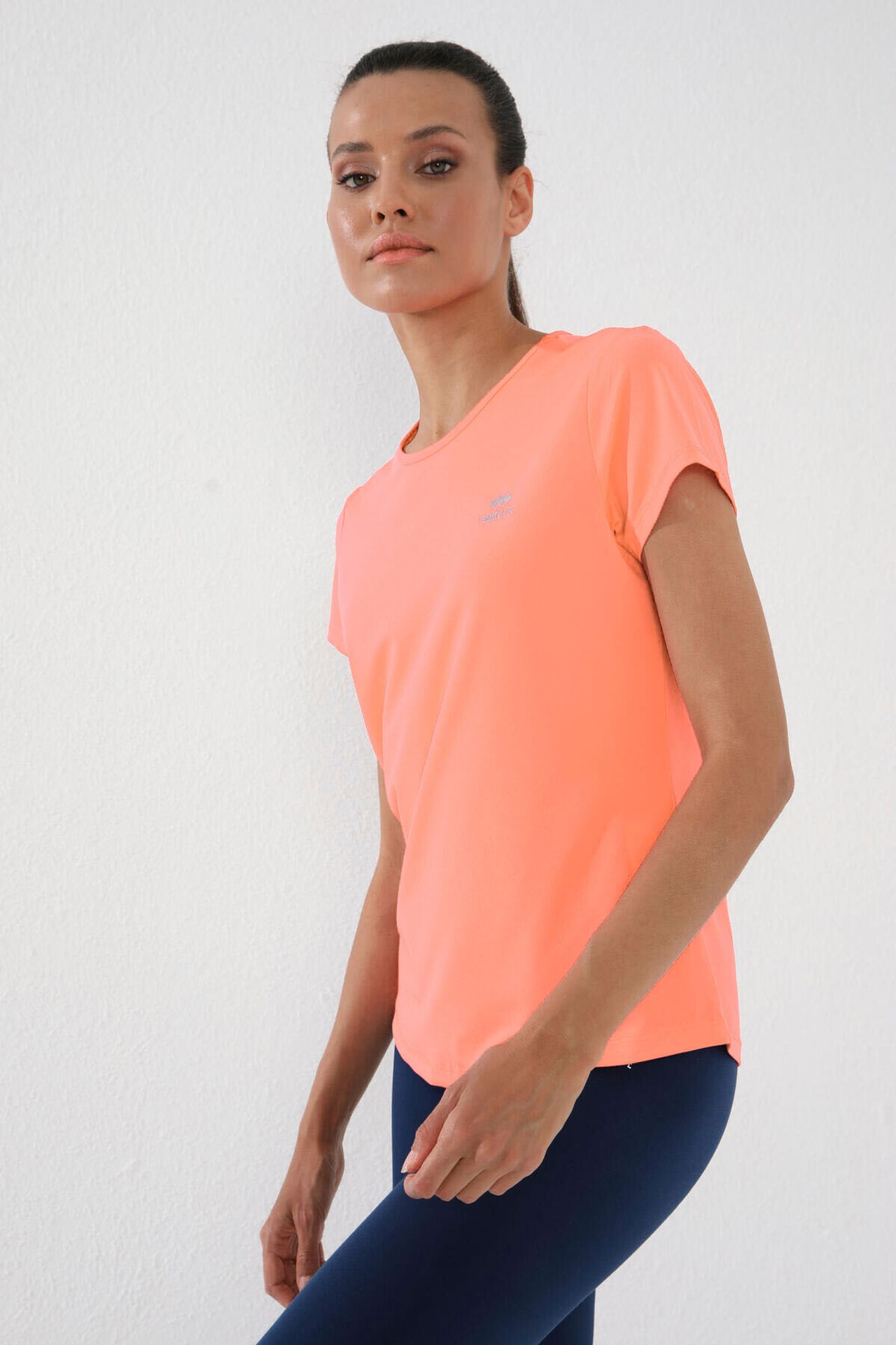 TOMMY Women's Solid Short-Sleeve Crew Neck T-Shirt 4