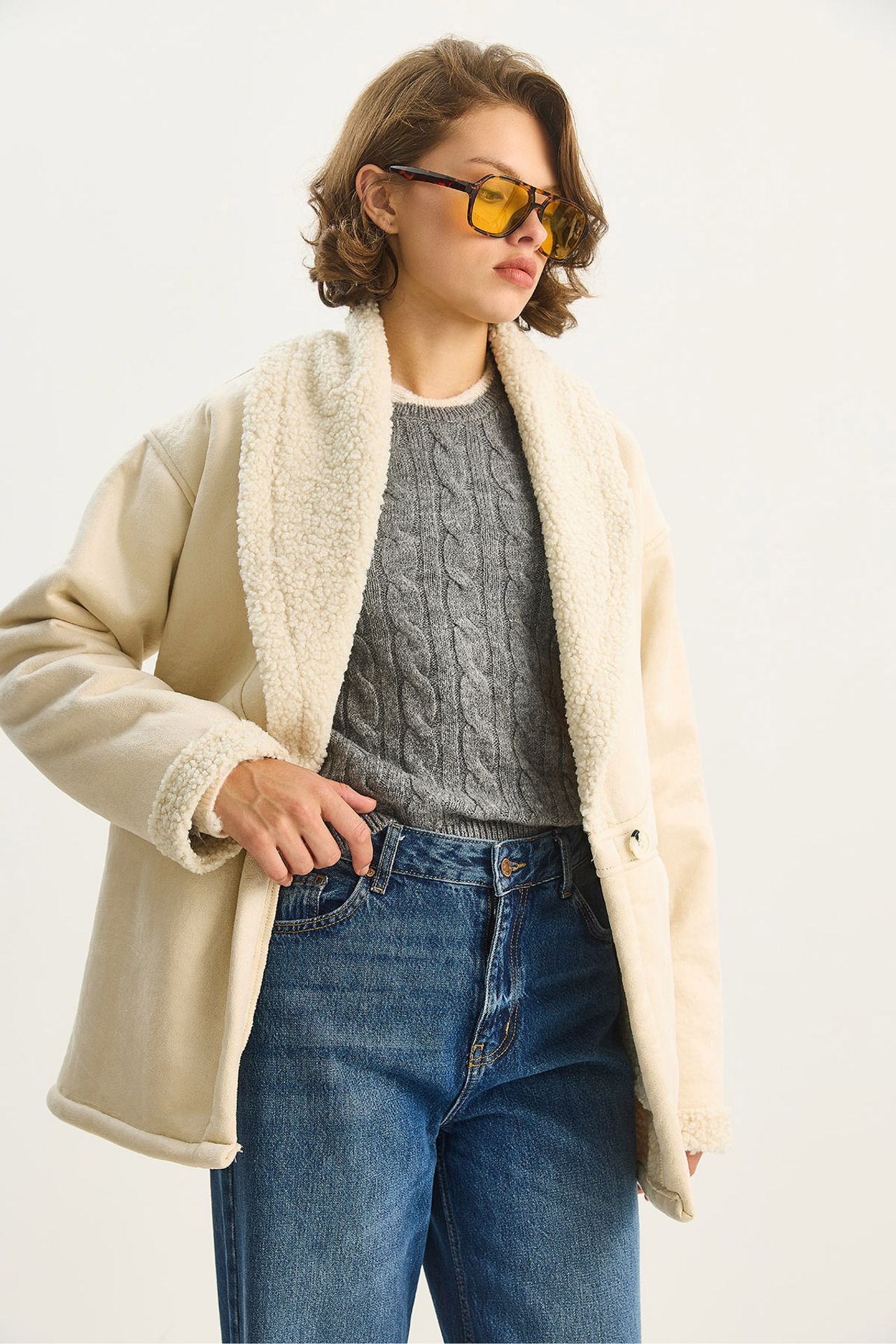 LUCCI Faux Fur Detailed Buttoned Coat 4