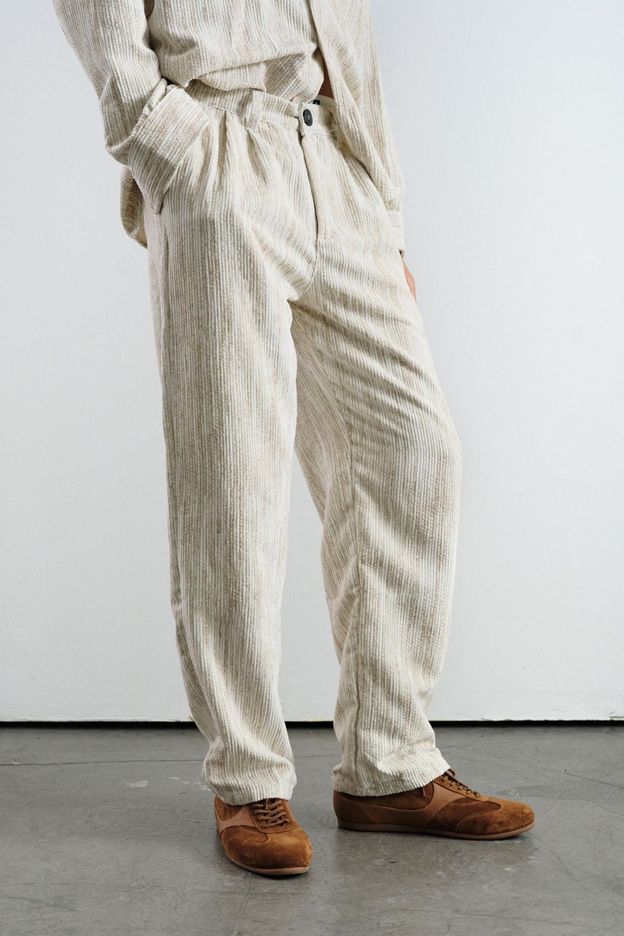 GIESTO Textured Pleated Straight Leg Pants 2