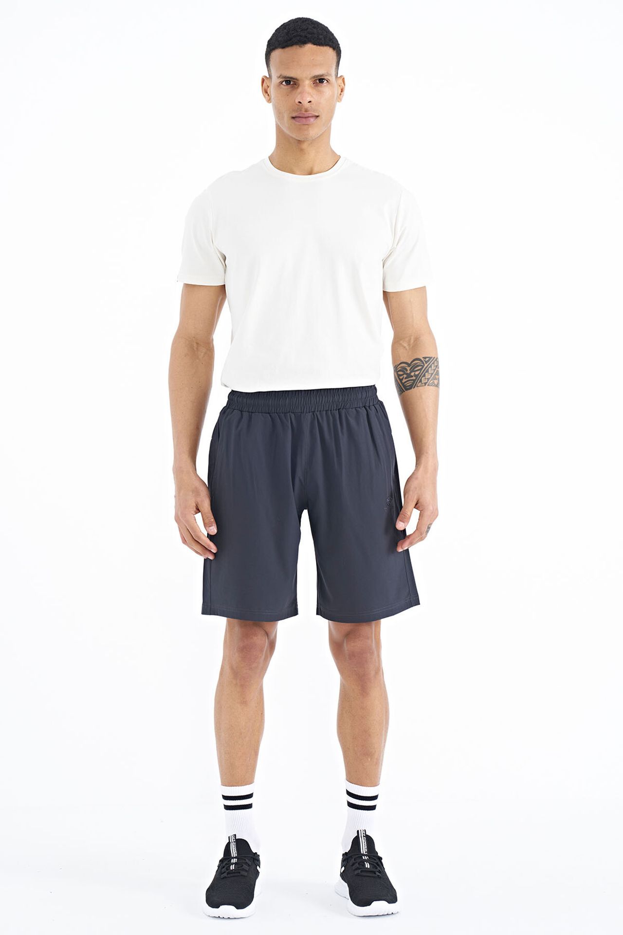 TOMMY Men's Regular-fit Wide-leg Shorts 3
