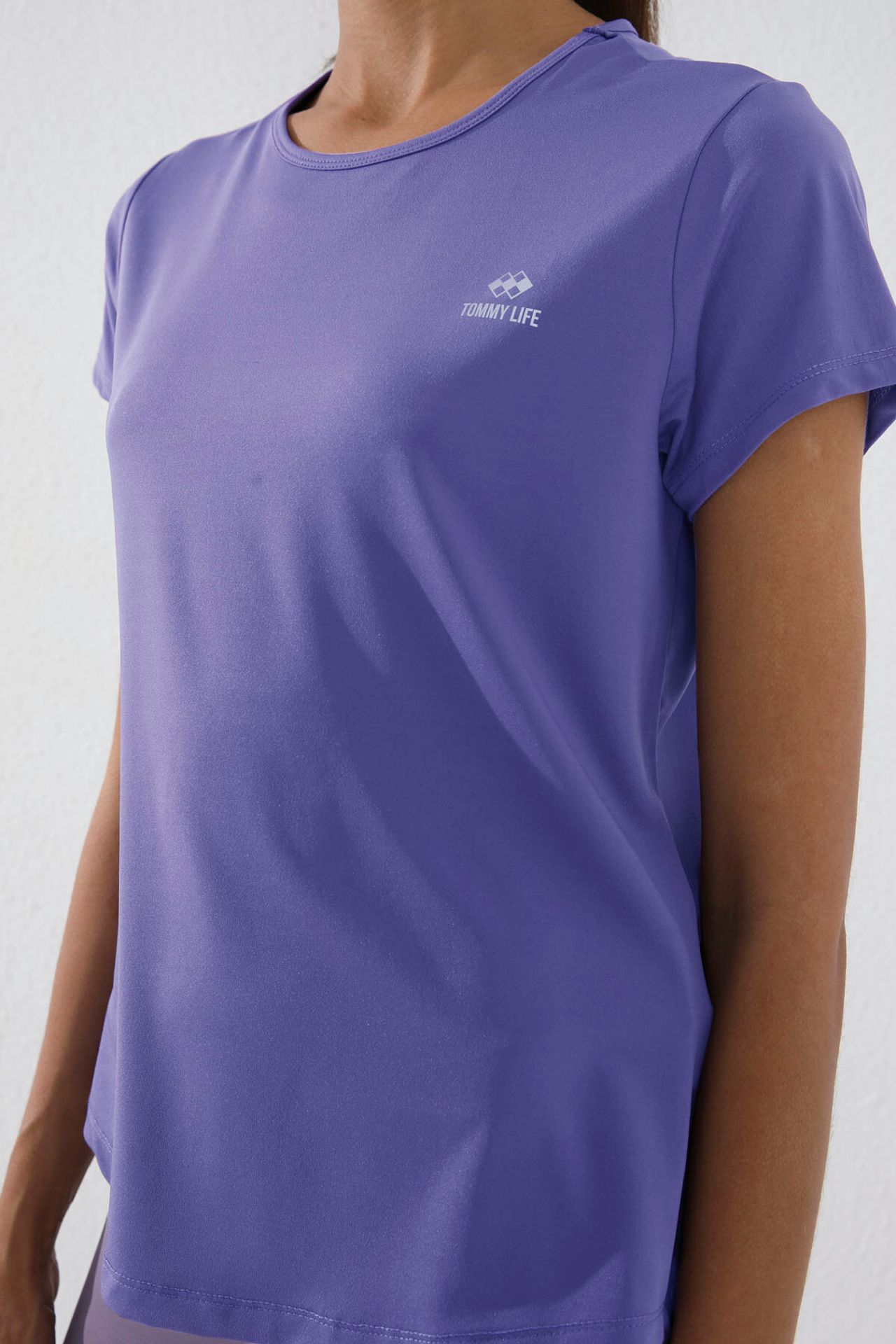 TOMMY Women's Solid Short-Sleeve Crew Neck T-Shirt 4