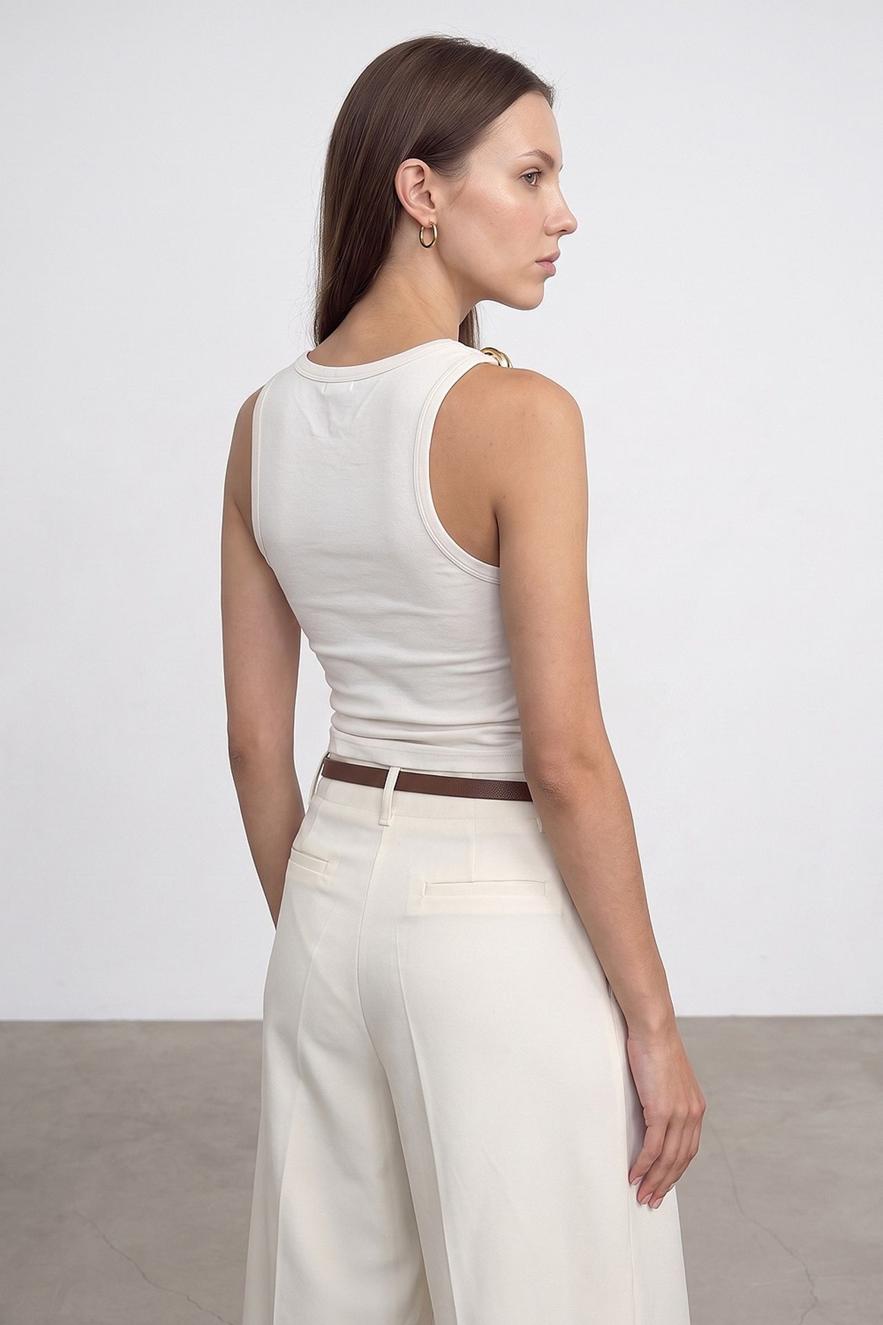 DILVIN Sleeveless Slim-fit Cami Blouse 2