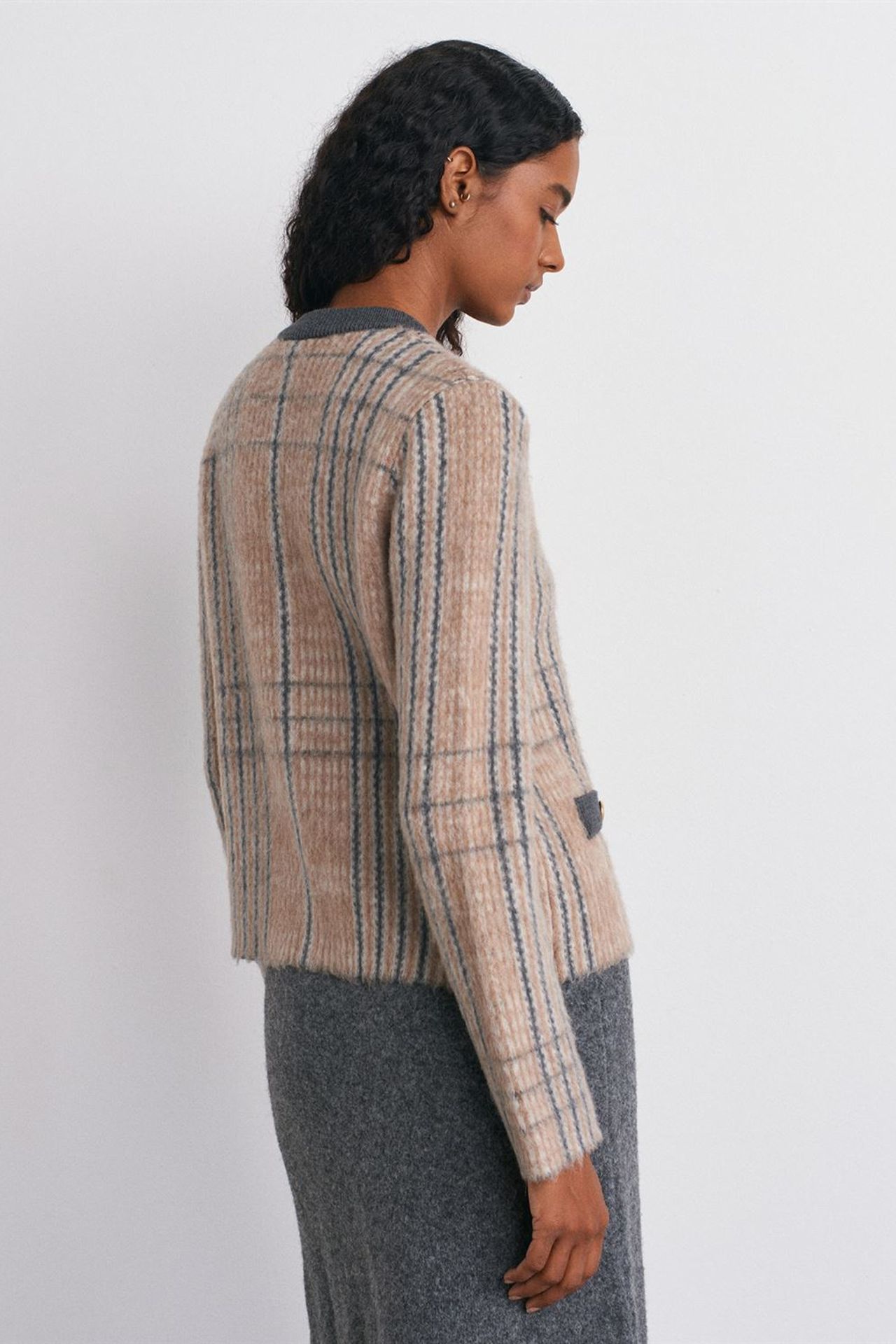 DILVIN Plaid Jacquard Crew Neck Cardigan 2