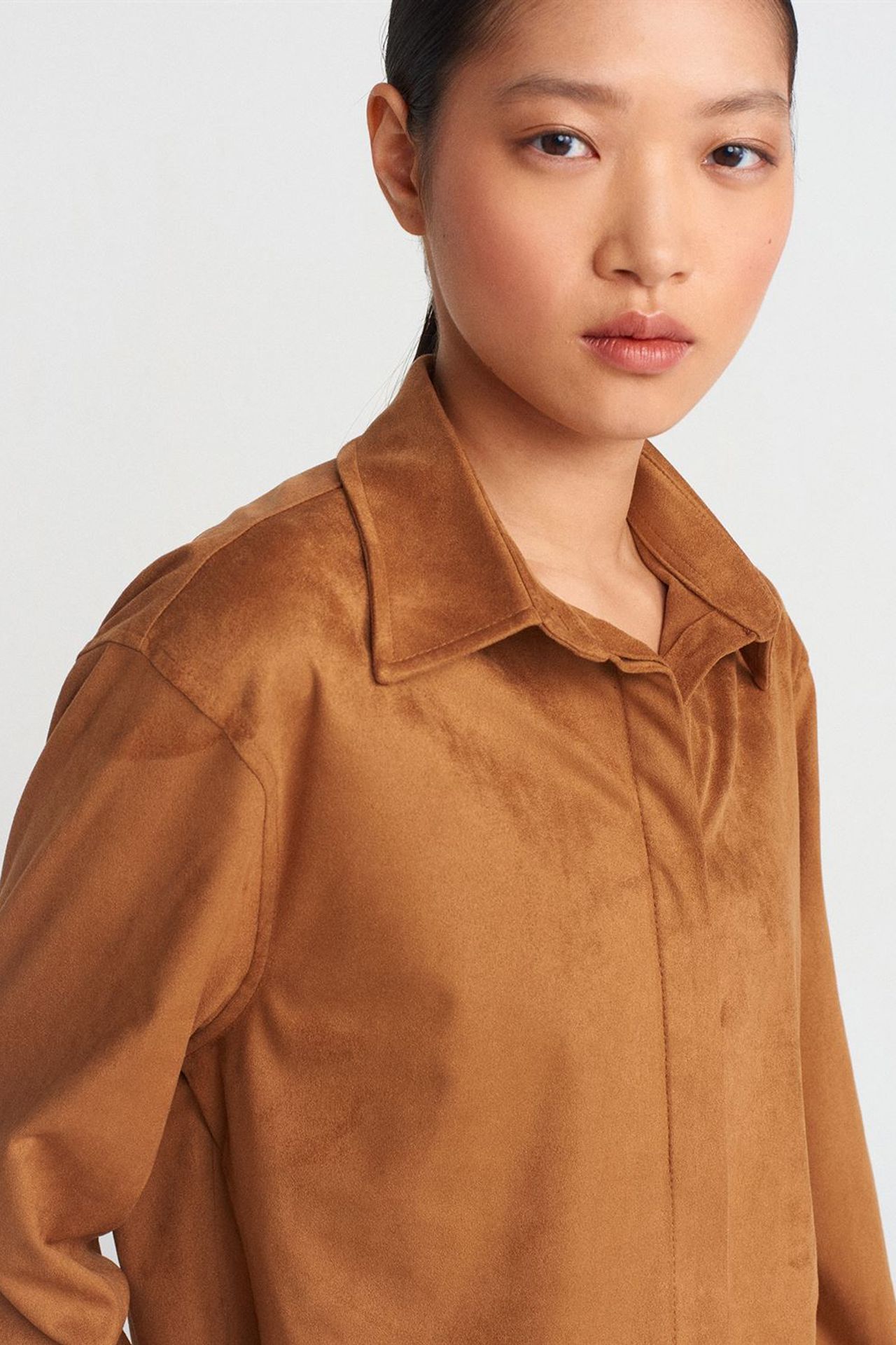 DILVIN Women's Cropped Faux Suede Button Shirt 4