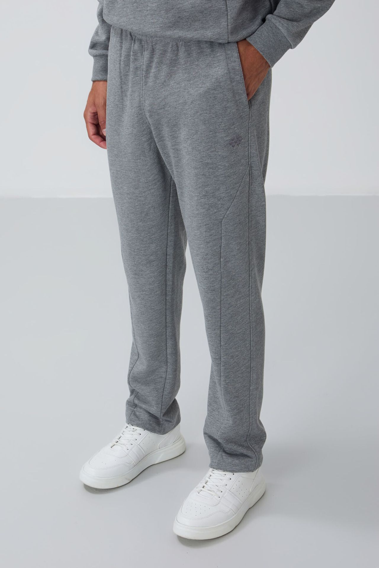 TOMMY Men's Long Sleeve Crew Neck Sweatshirt And Pants Set 3