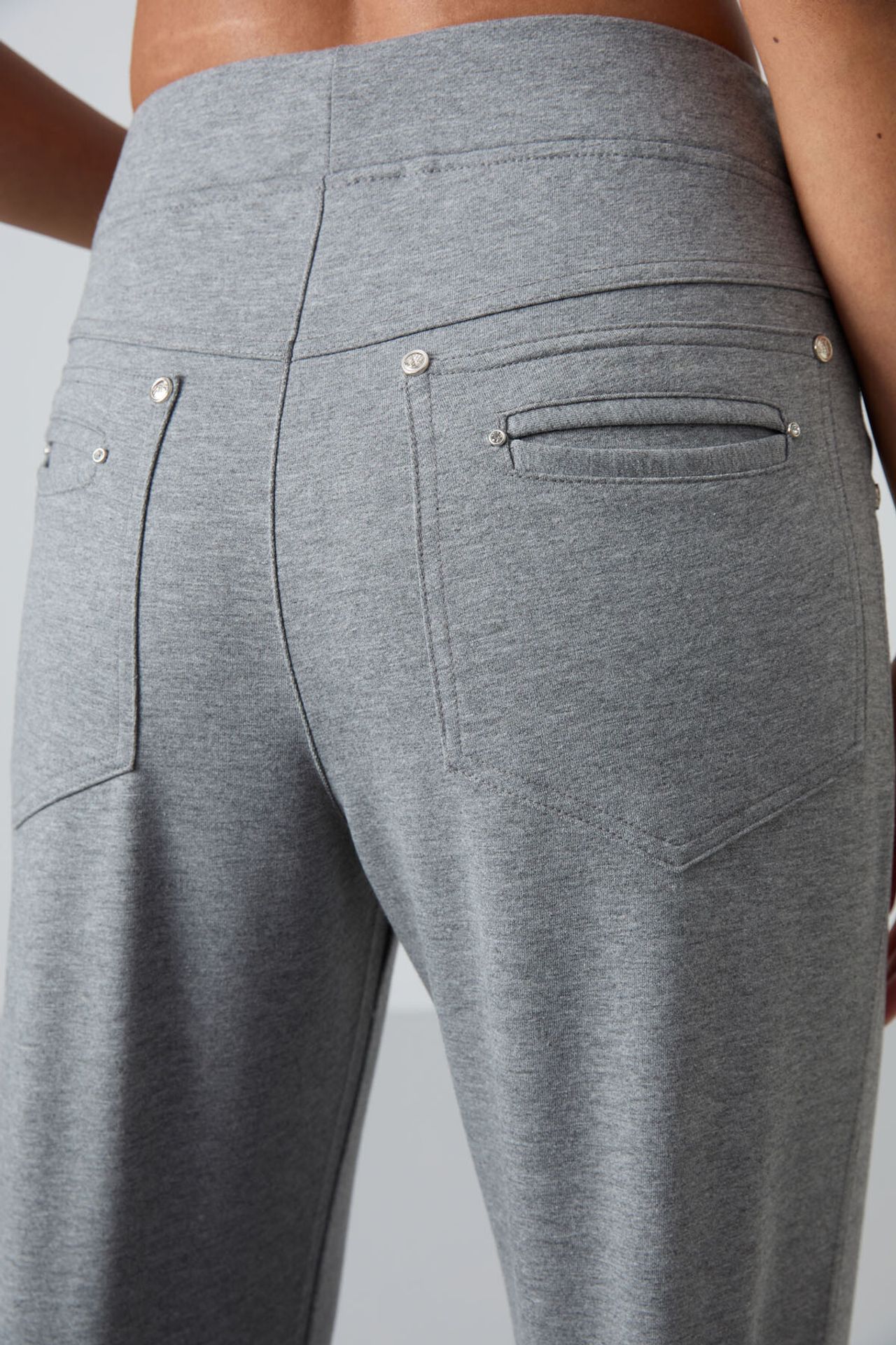 TOMMY Women’s Relaxed Straight-Leg Sweatpants 5