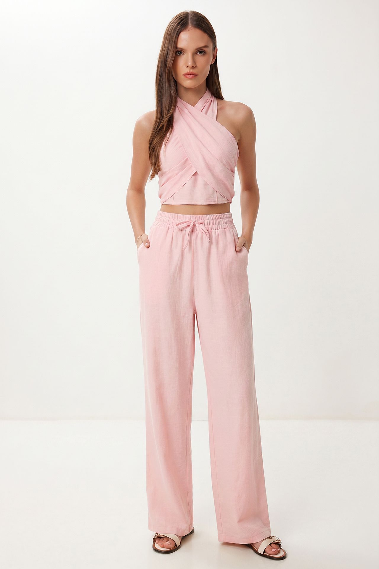 ISTANBUL Halter Yaka Bluz Ve Bol Paça Pantolon Takımı 1