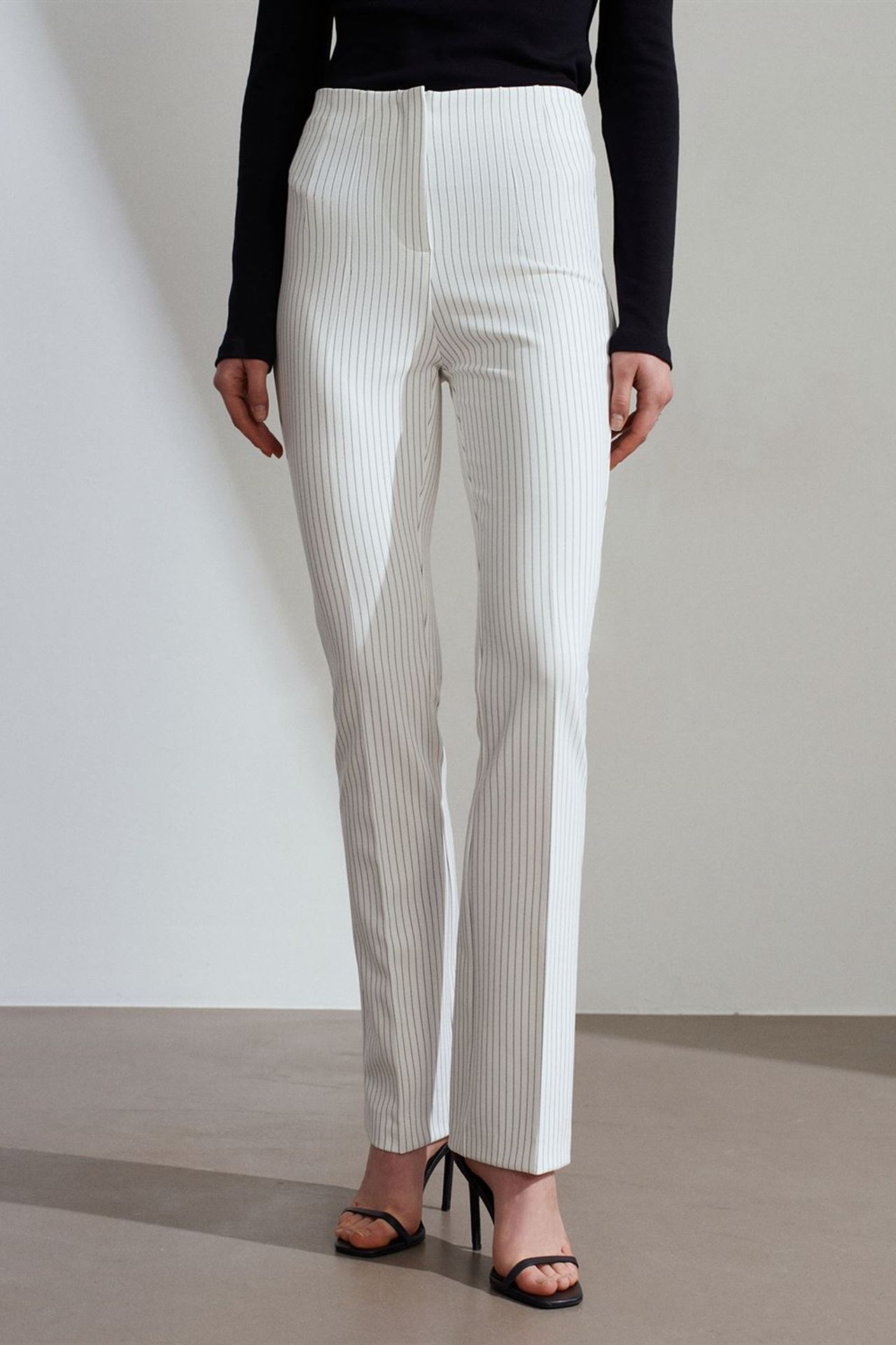 DILVIN High-Waist Striped Pleated Flare Pants 3
