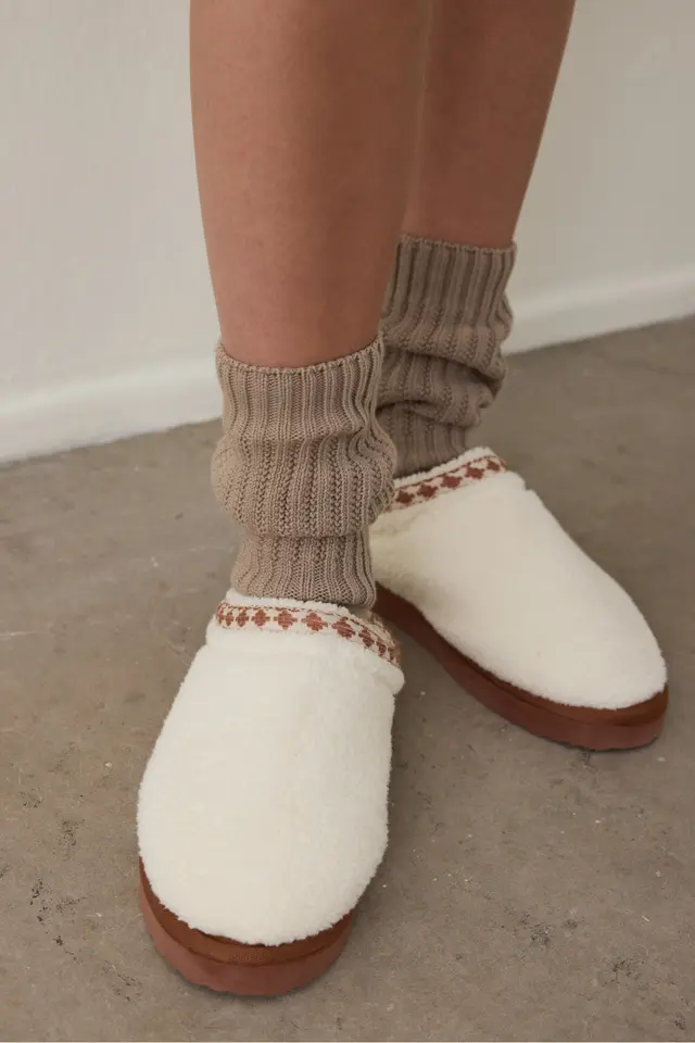 PENTI Gardenya Quinn Embroidered Home Slippers