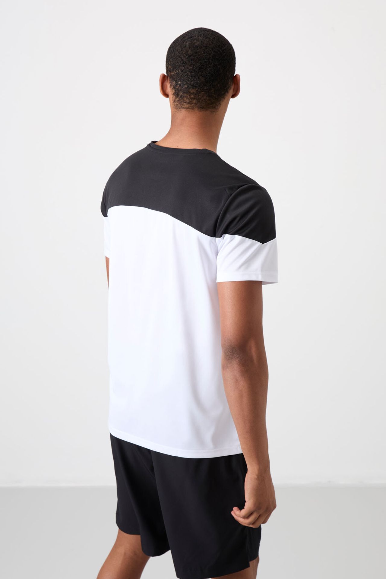 TOMMY Men's Colour-Blocked Crew Neck T-Shirt 5