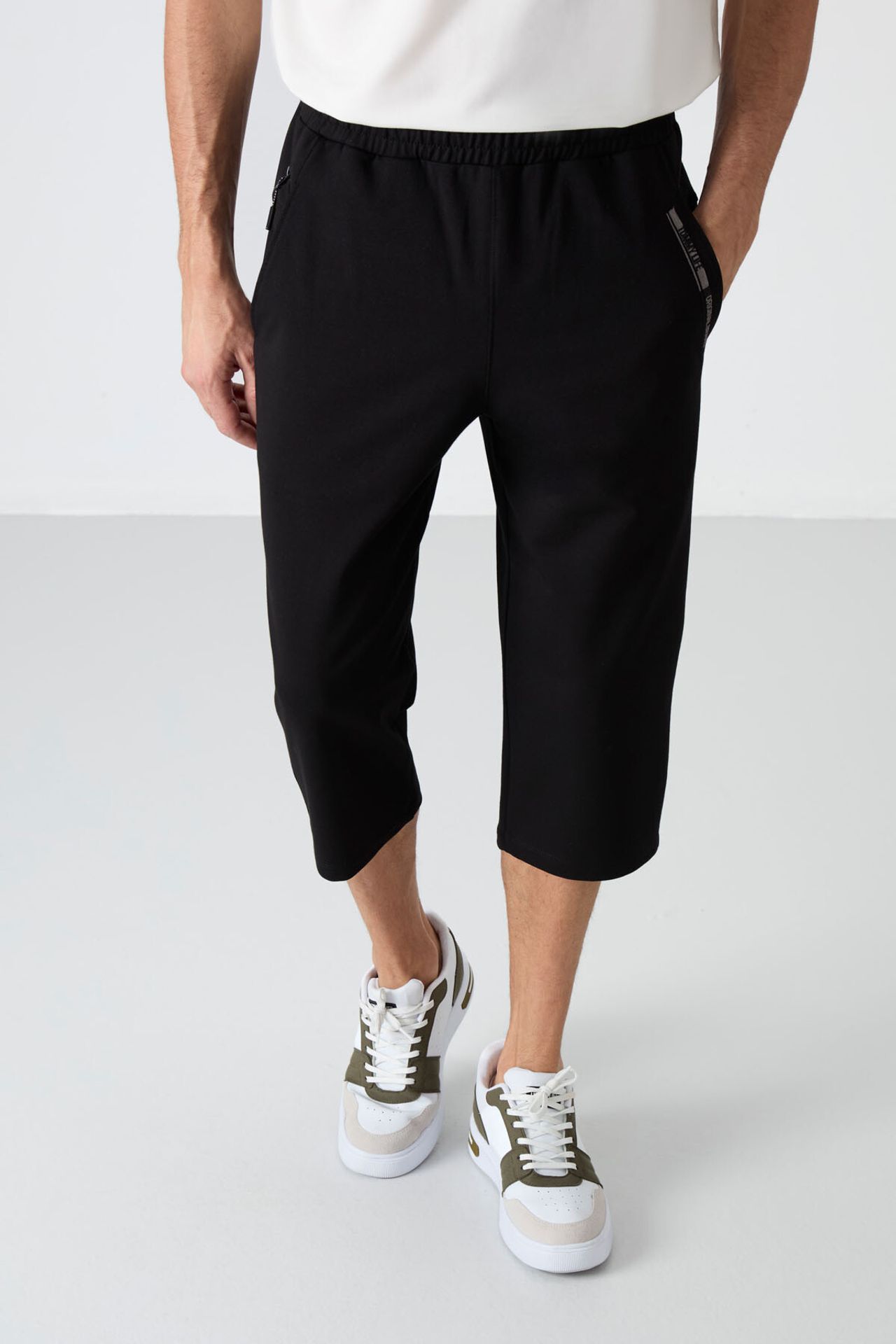 TOMMY Men's Mid-Waist Capri Shorts 2