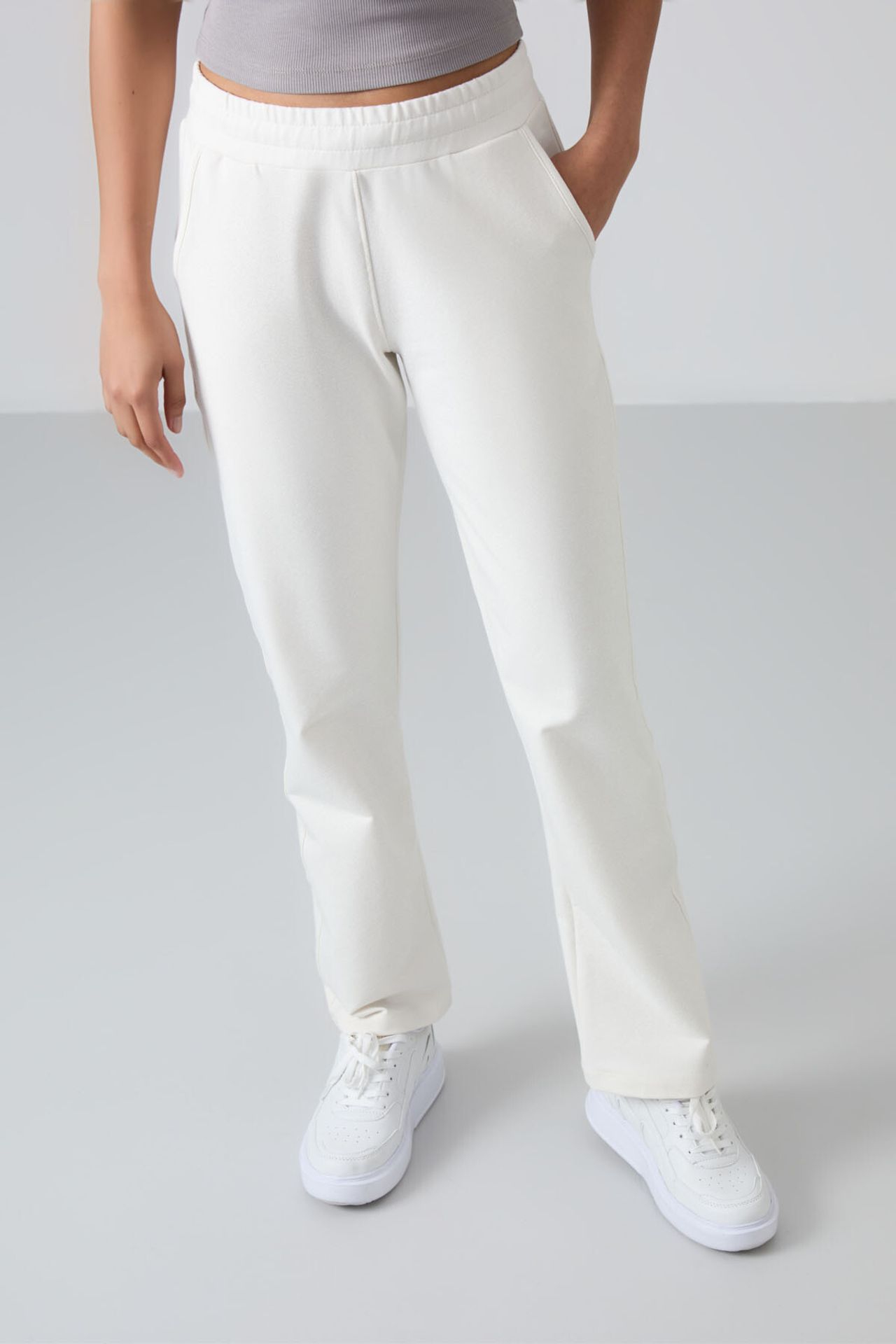 TOMMY Women’s Straight-Leg Fleece Sweatpants 1
