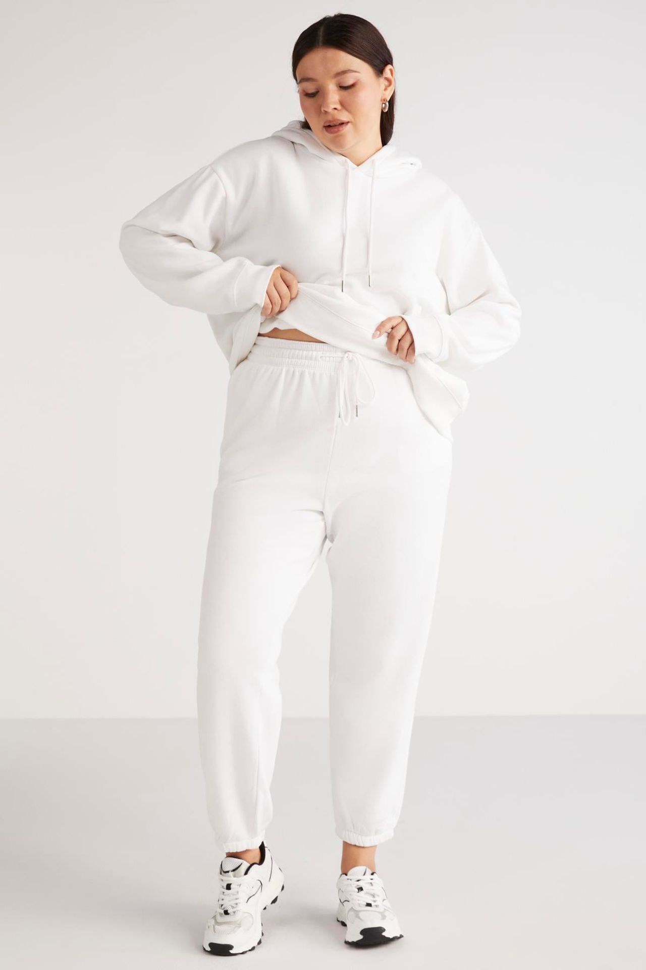 ETHIQUET Relaxed Fit Straight-Leg Sweatpants 3