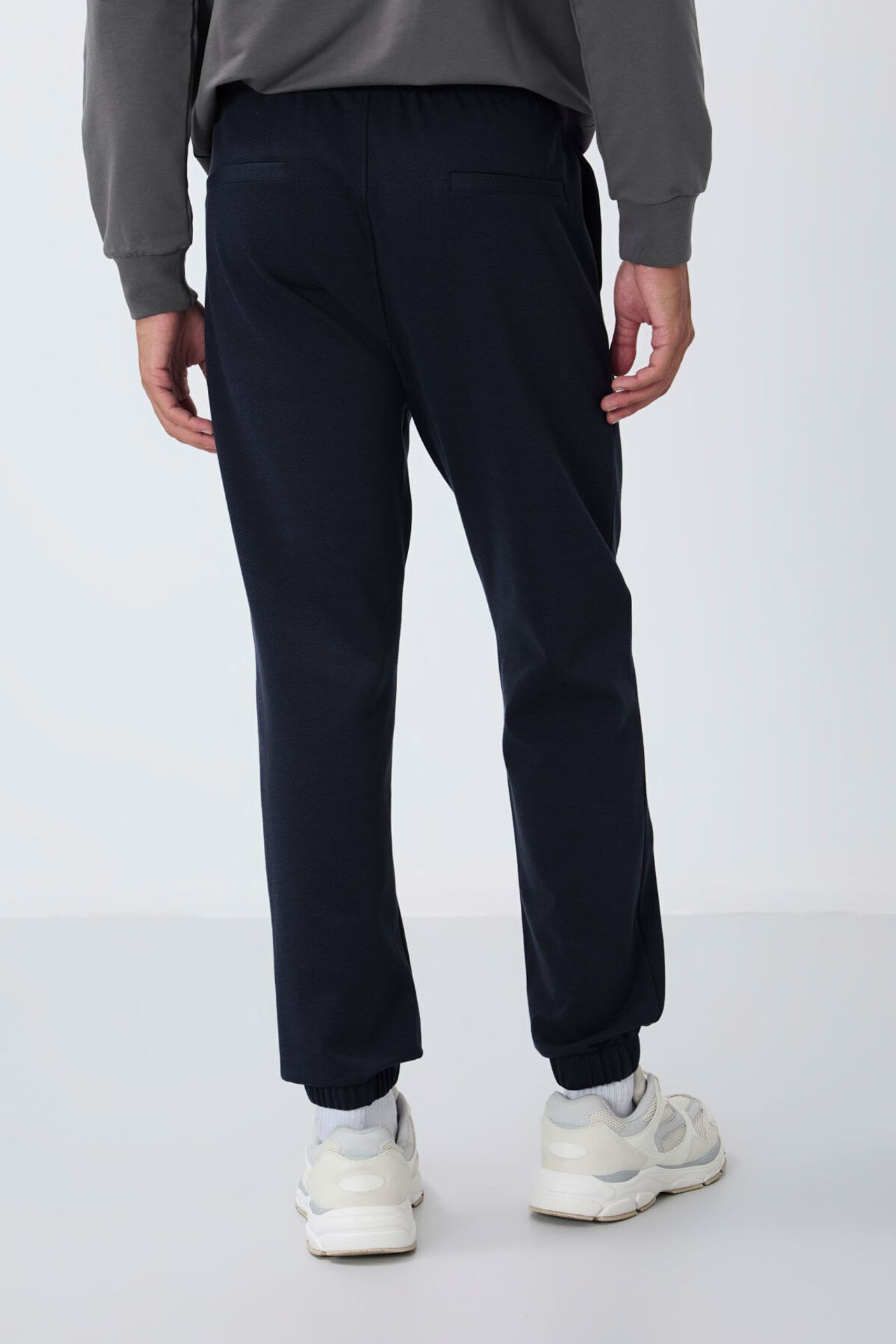 TOMMY Men's Regular Fit Fleece Sweatpants 5