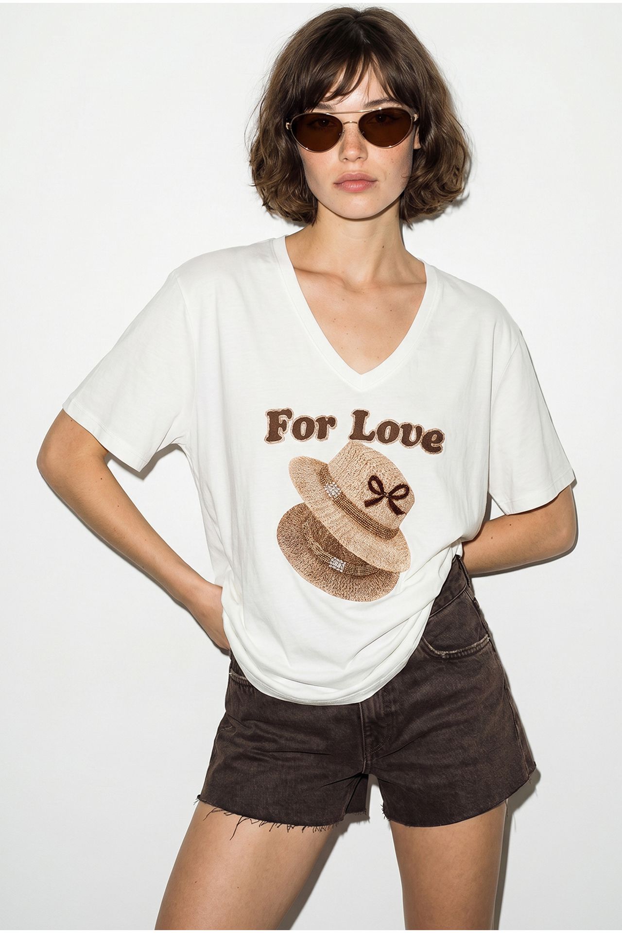 LUCCI Oversized V-neck Printed T-shirt 3