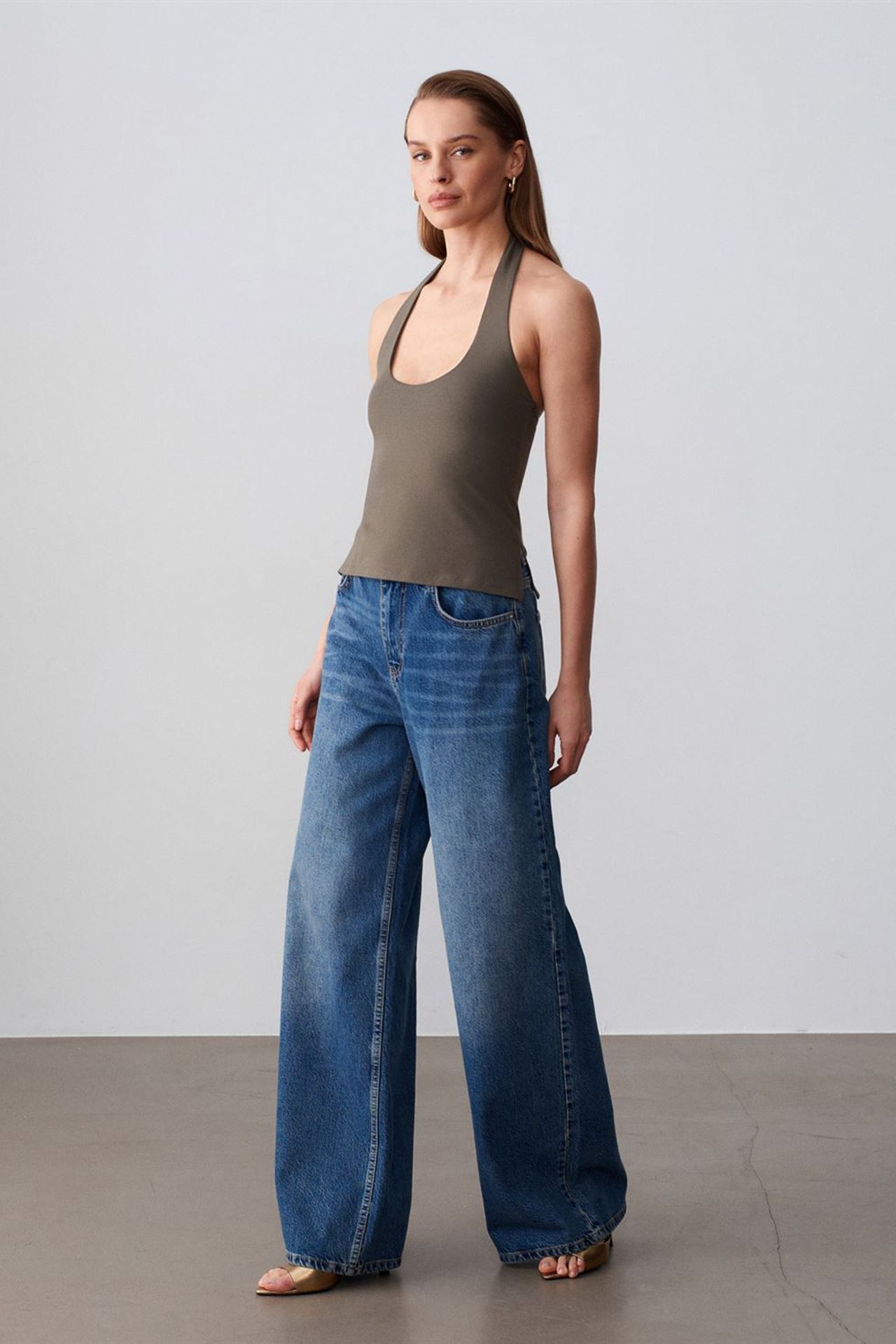 DILVIN Halterneck Cut-Out Slim Fit Blouse 4