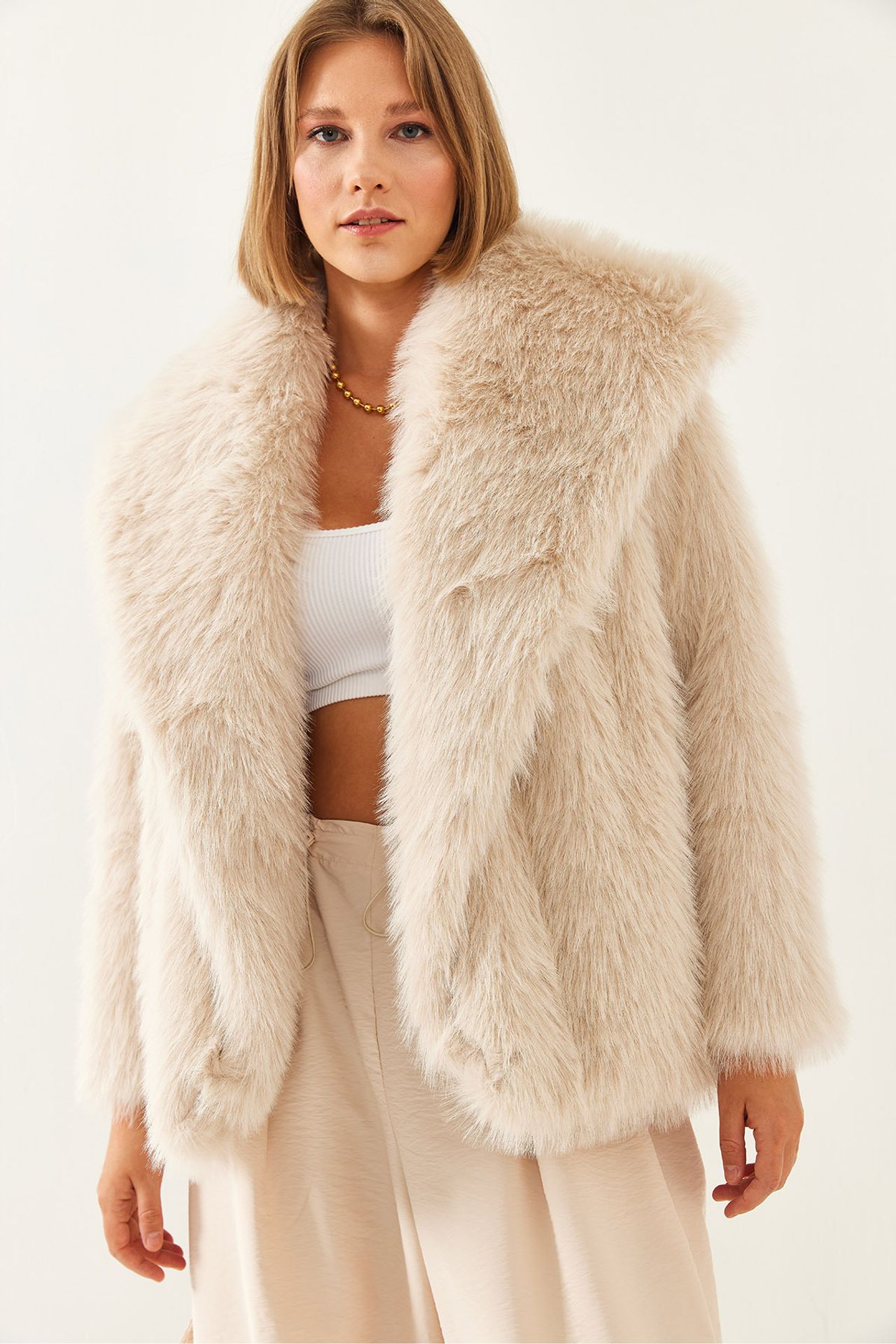 LUCCI Oversize Faux Fur Coat 2