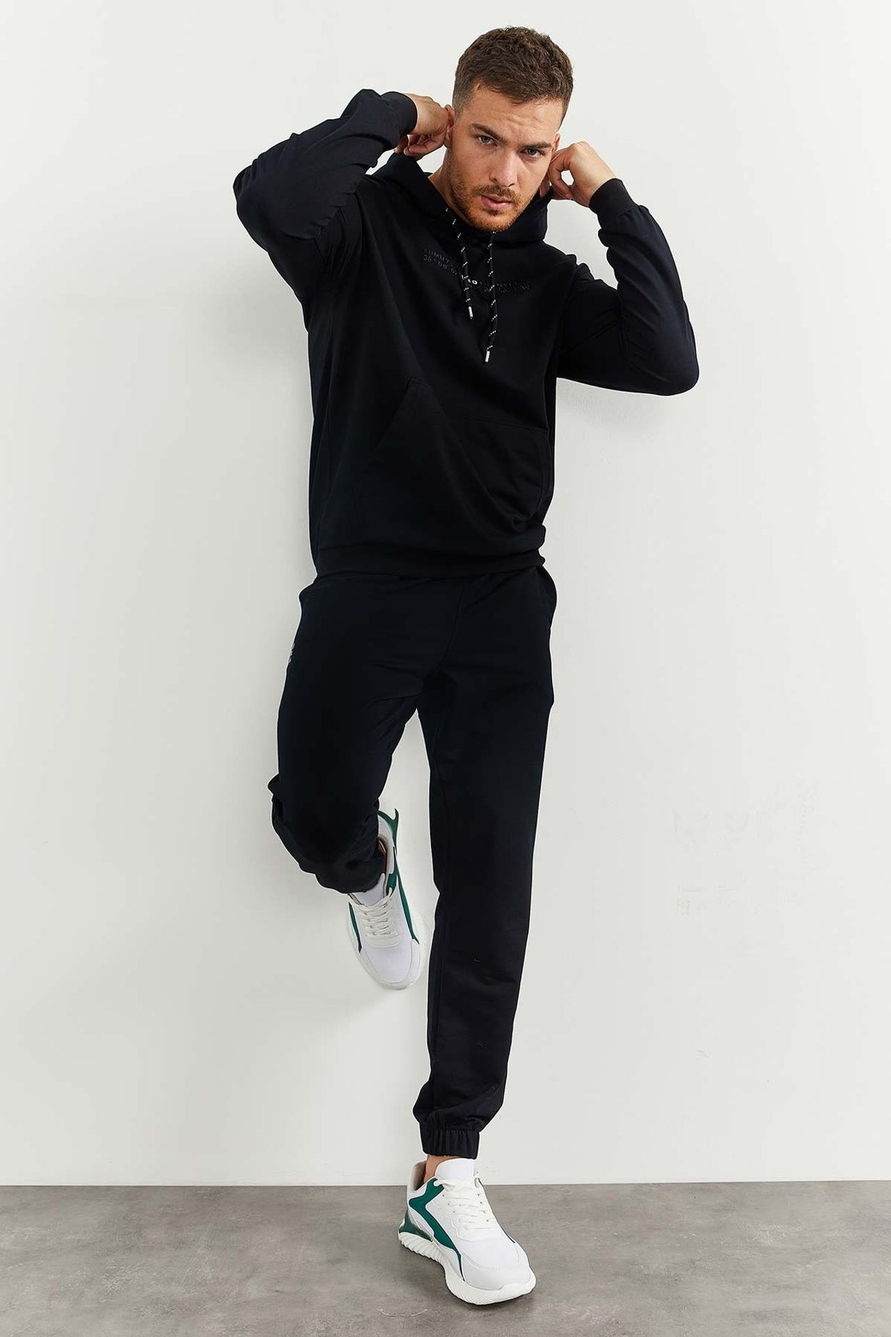 TOMMY Oversized Hooded Sweatshirt And Pants Set 1