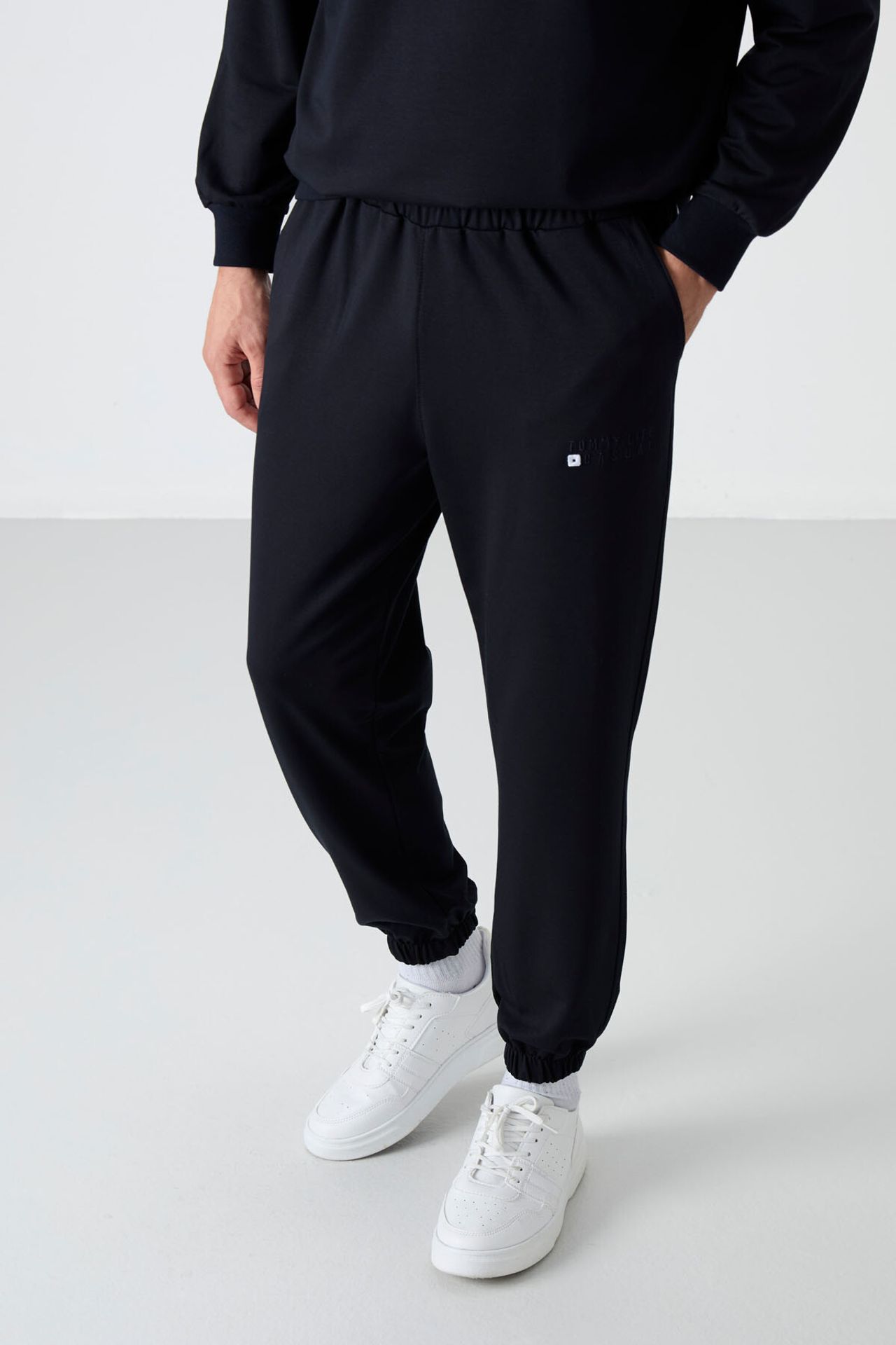 TOMMY Men's Oversized Sweatshirt And Pants Set 5