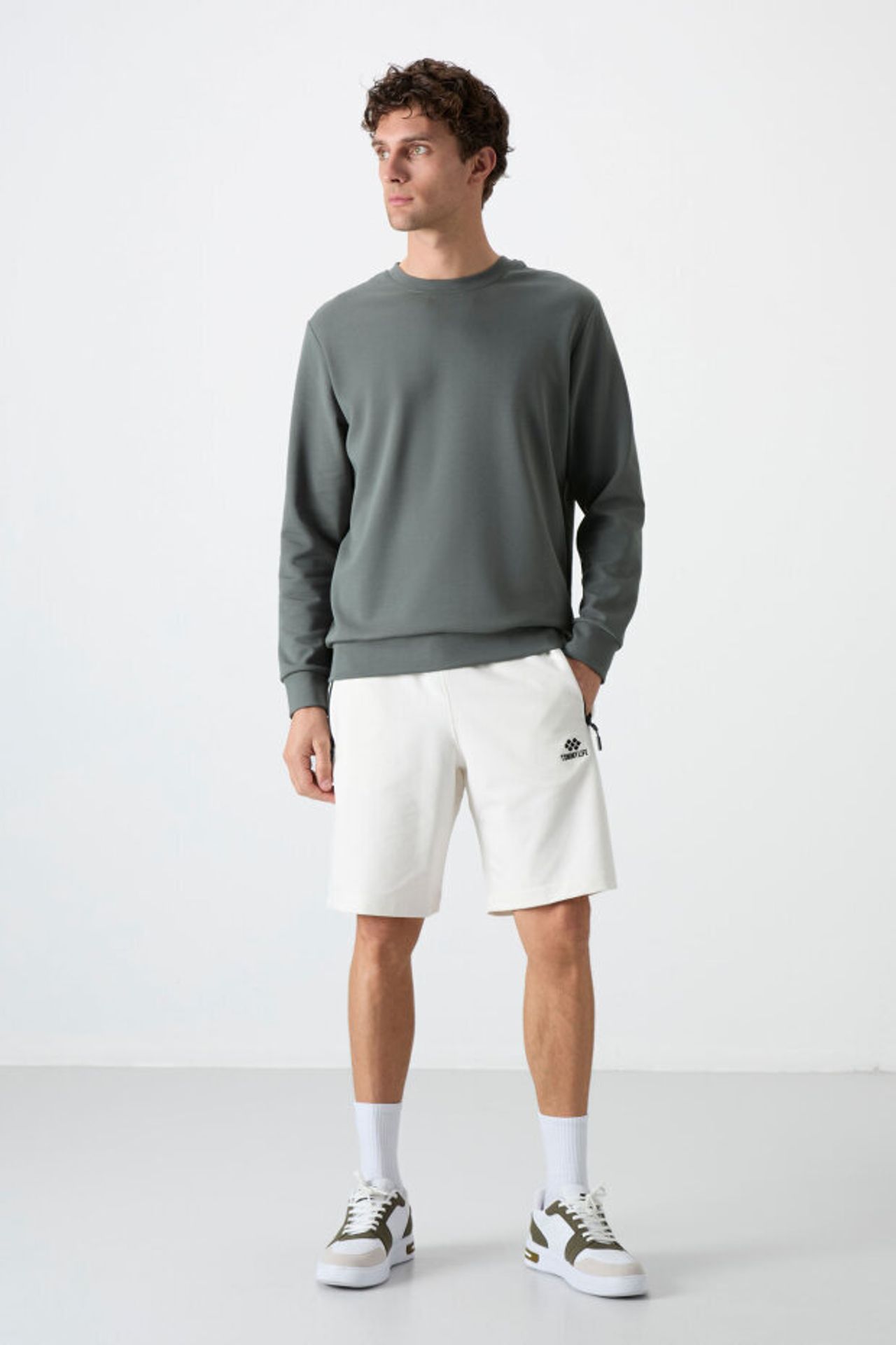 TOMMY Men's Plain Crew Neck Sweatshirt 2